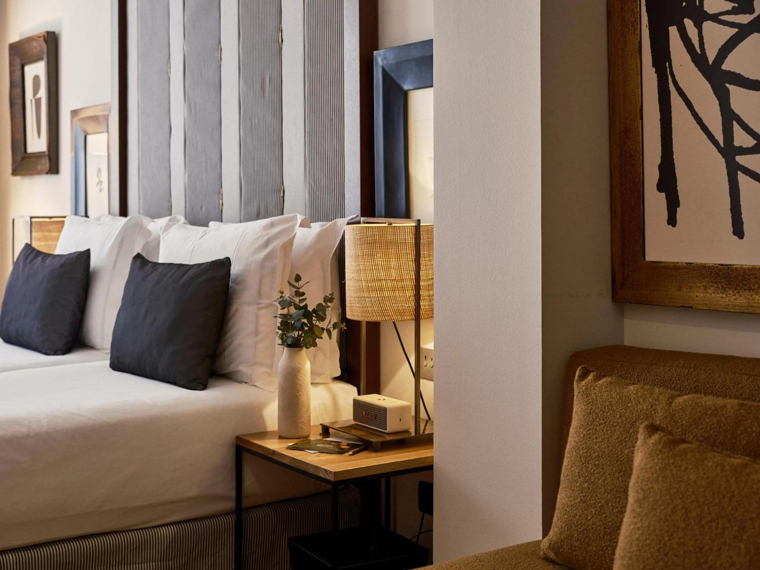 Photo of the whole room, Bed in Hotel Pulitzer Barcelona