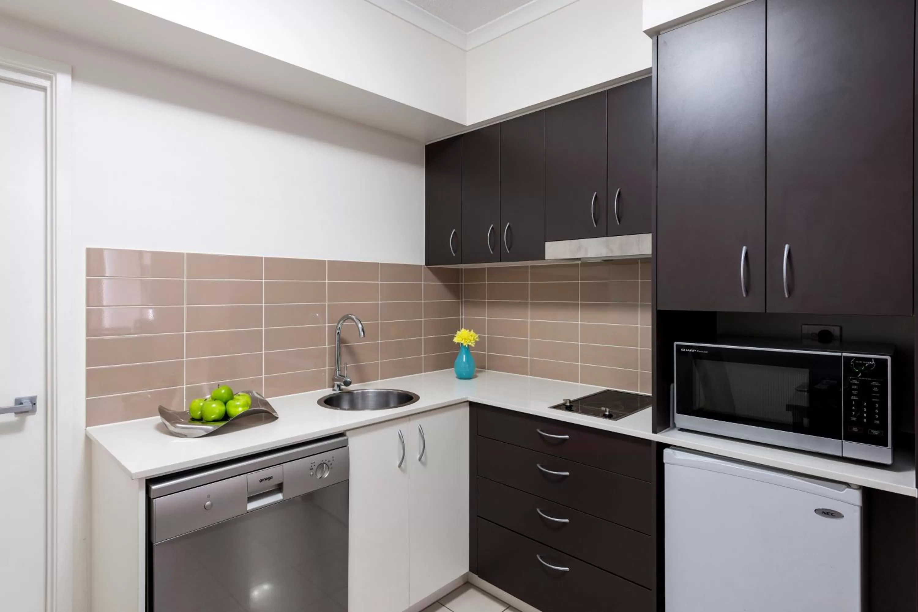 Kitchen or kitchenette in Oaks Ipswich Aspire Suites