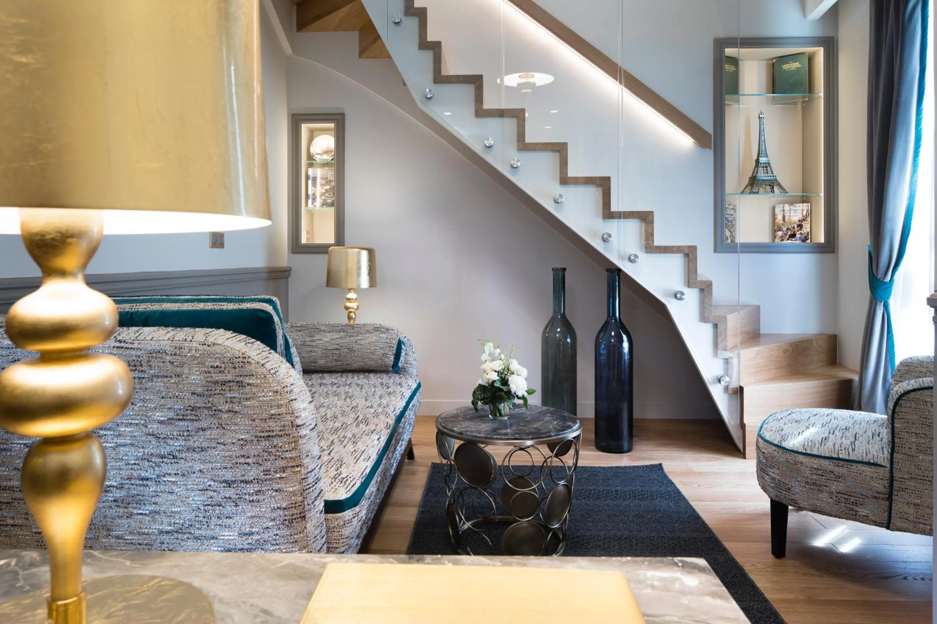 Living room in Hotel Lumen Paris Louvre