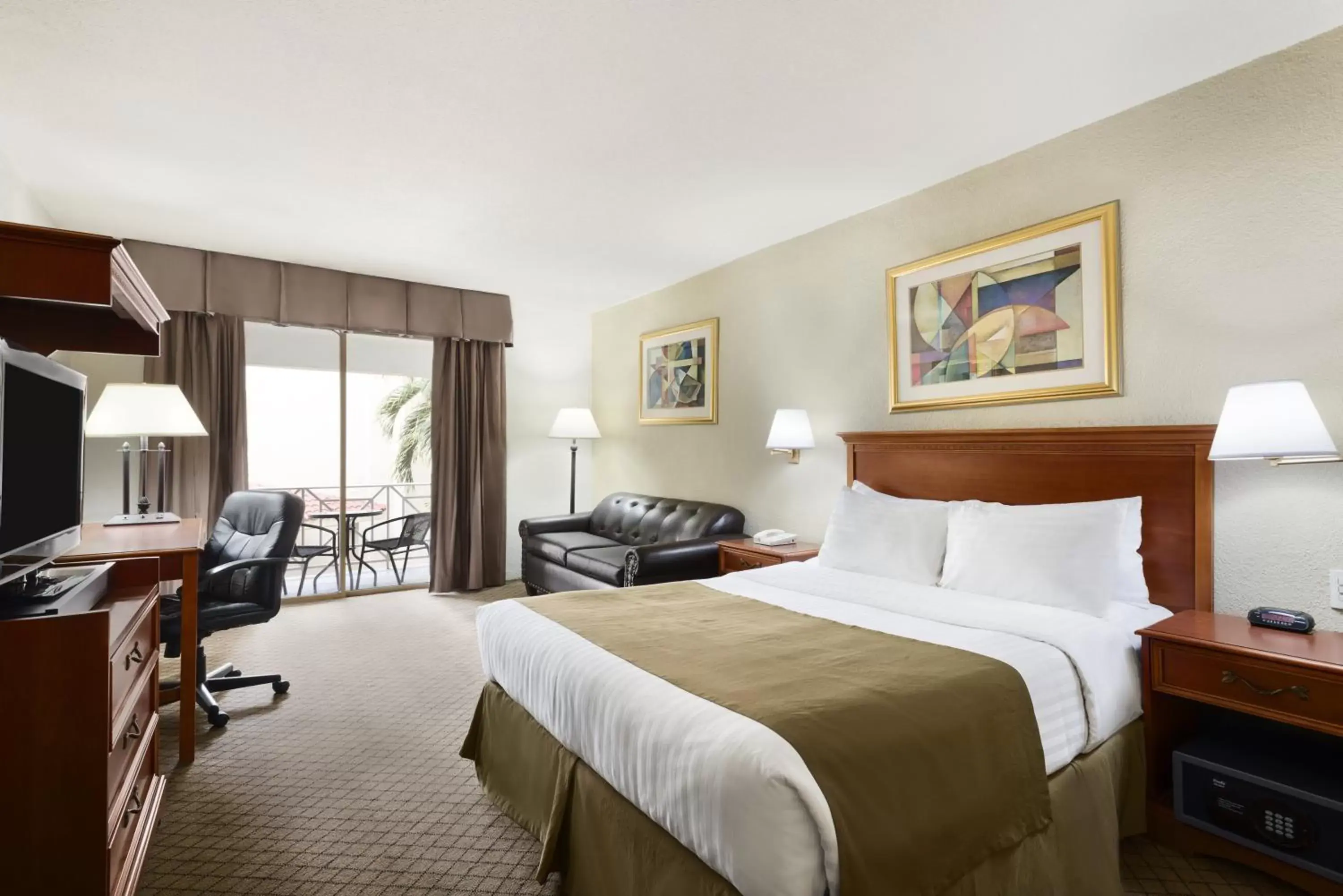 Executive King Room - single occupancy - Non-Smoking in Wyndham Garden Obregon Executive King Room - single occupancy - Non-Smoking in Wyndham Garden Obregon