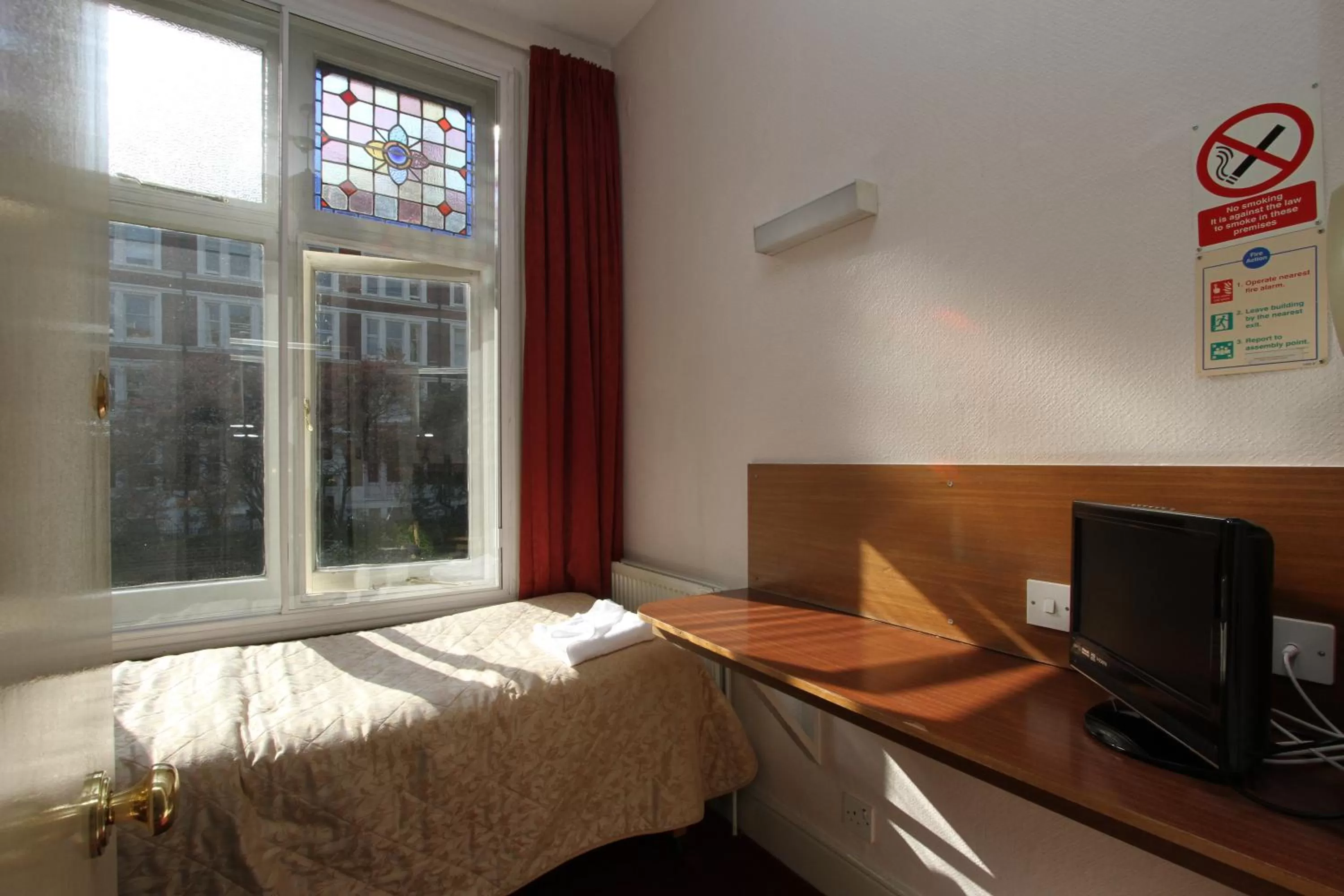 Bedroom, Bed in Ridgemount Hotel