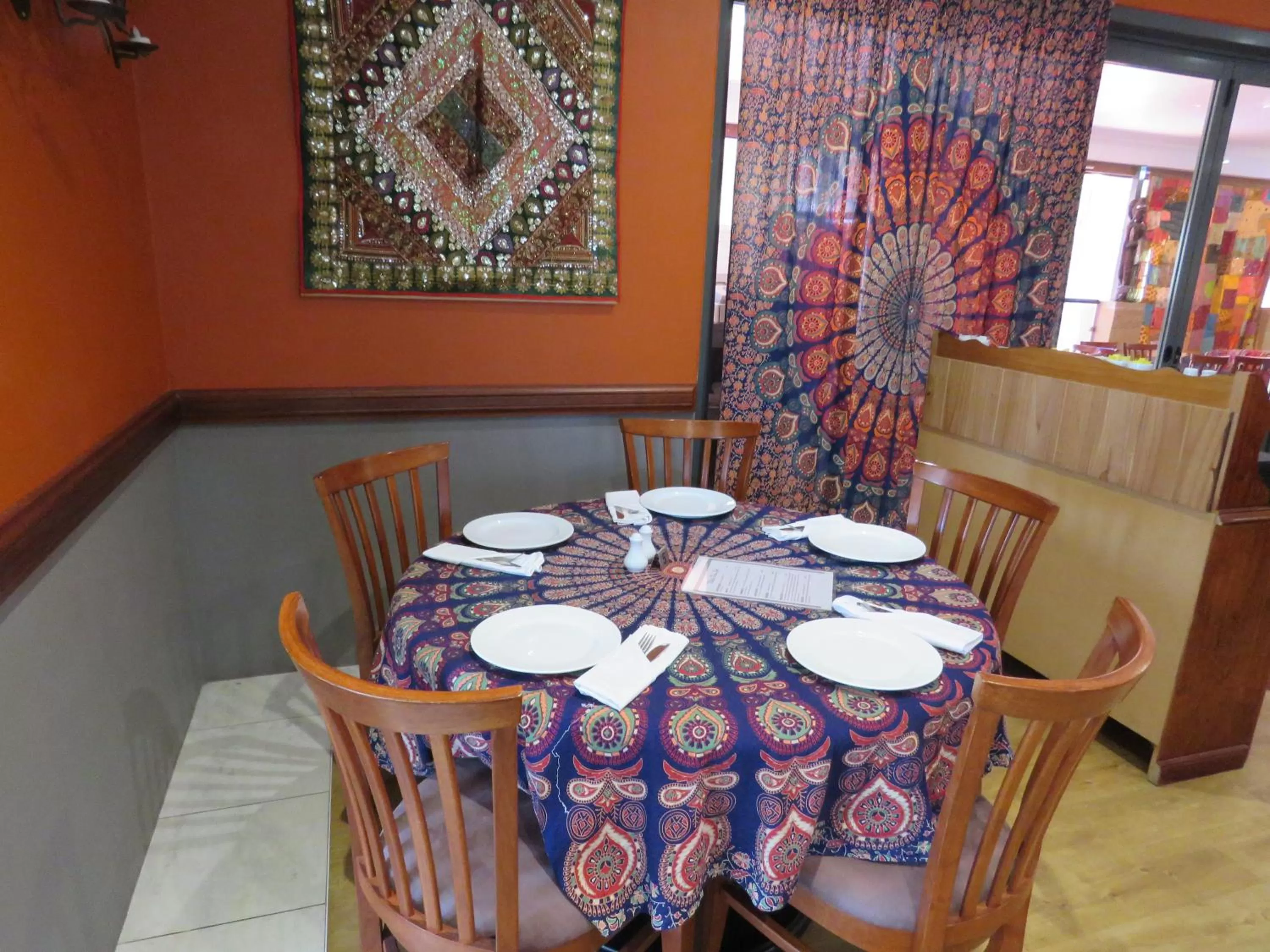 Restaurant/Places to Eat in Emerald Gardens Motel & Apartments