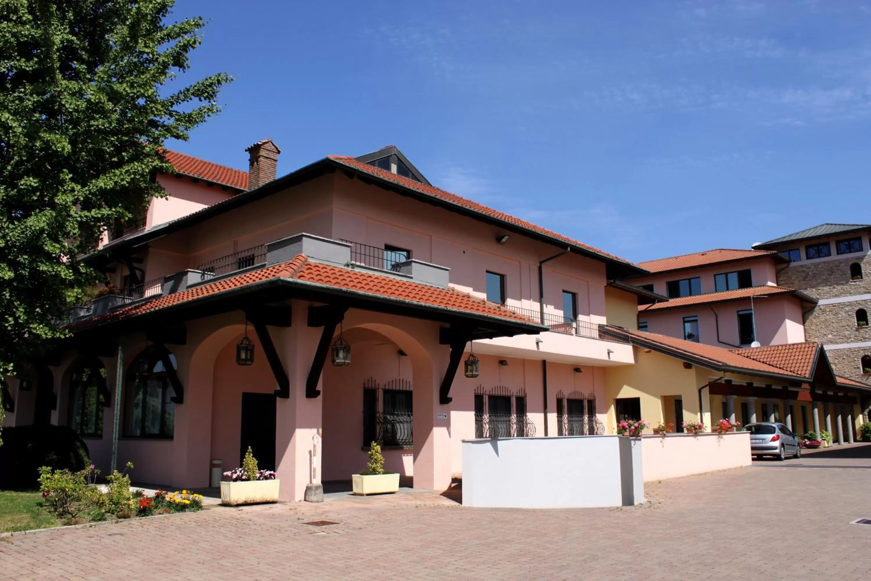 Facade/entrance in Scia' On Martin