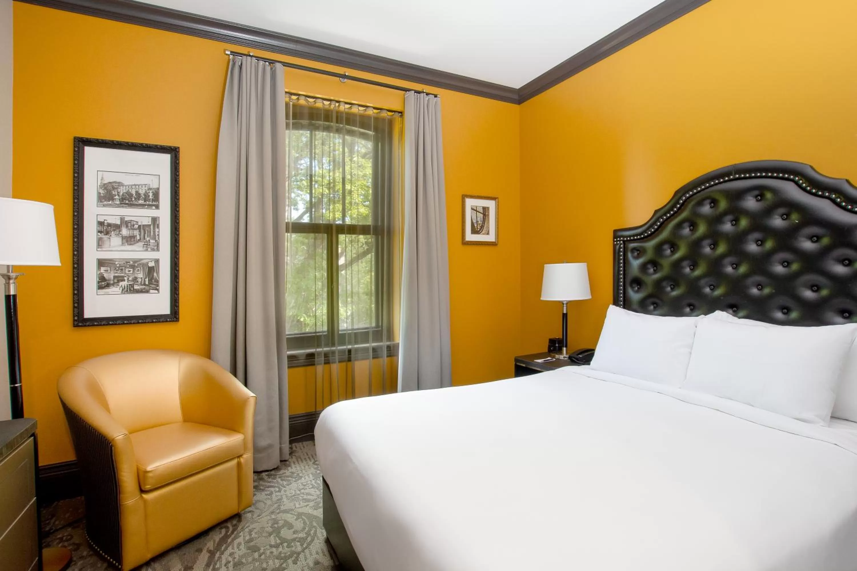 Bed in Hotel Clarendon