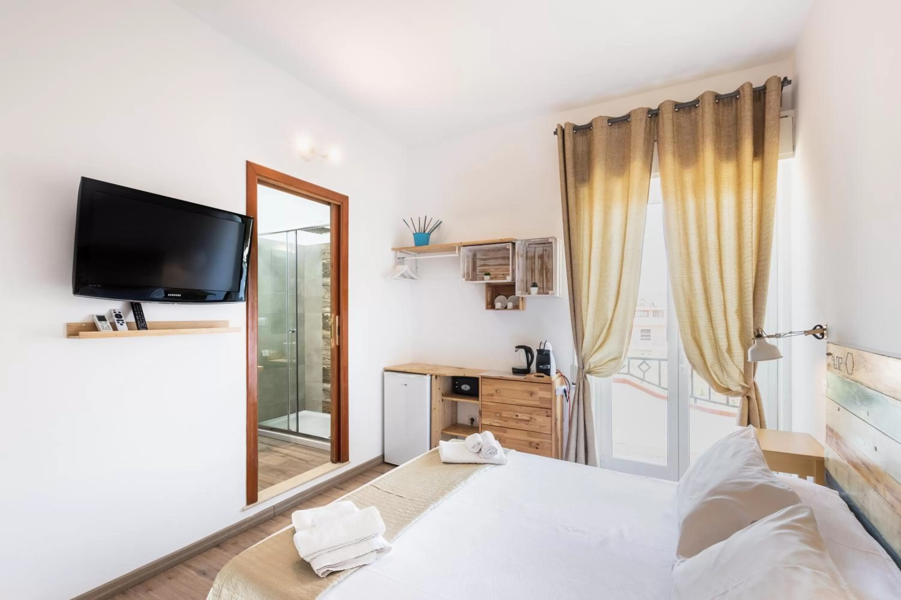 TV and multimedia, Bed in Pantanello Rooms Avola