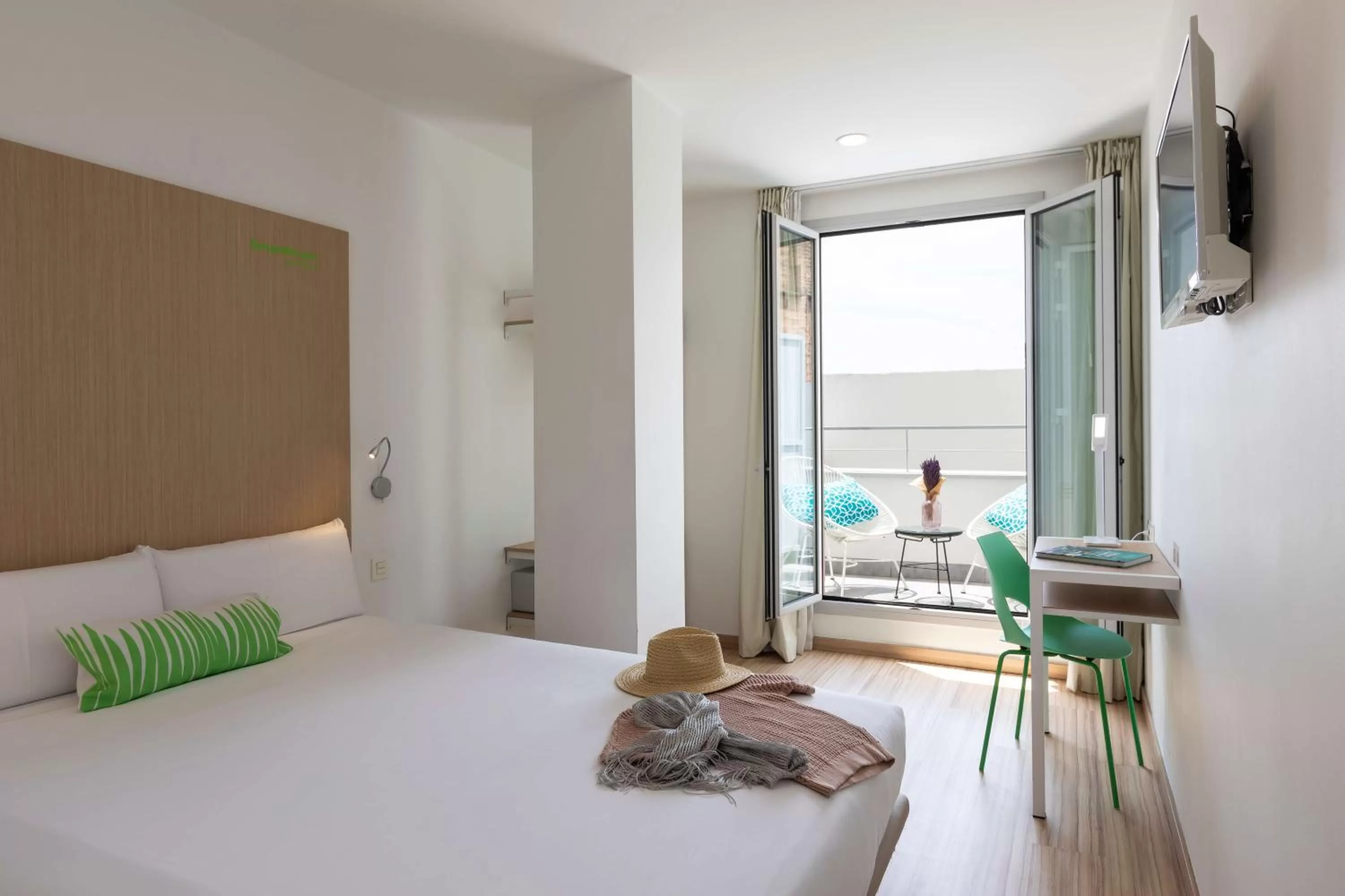 Balcony/Terrace, Bed in SmartRoom Barcelona