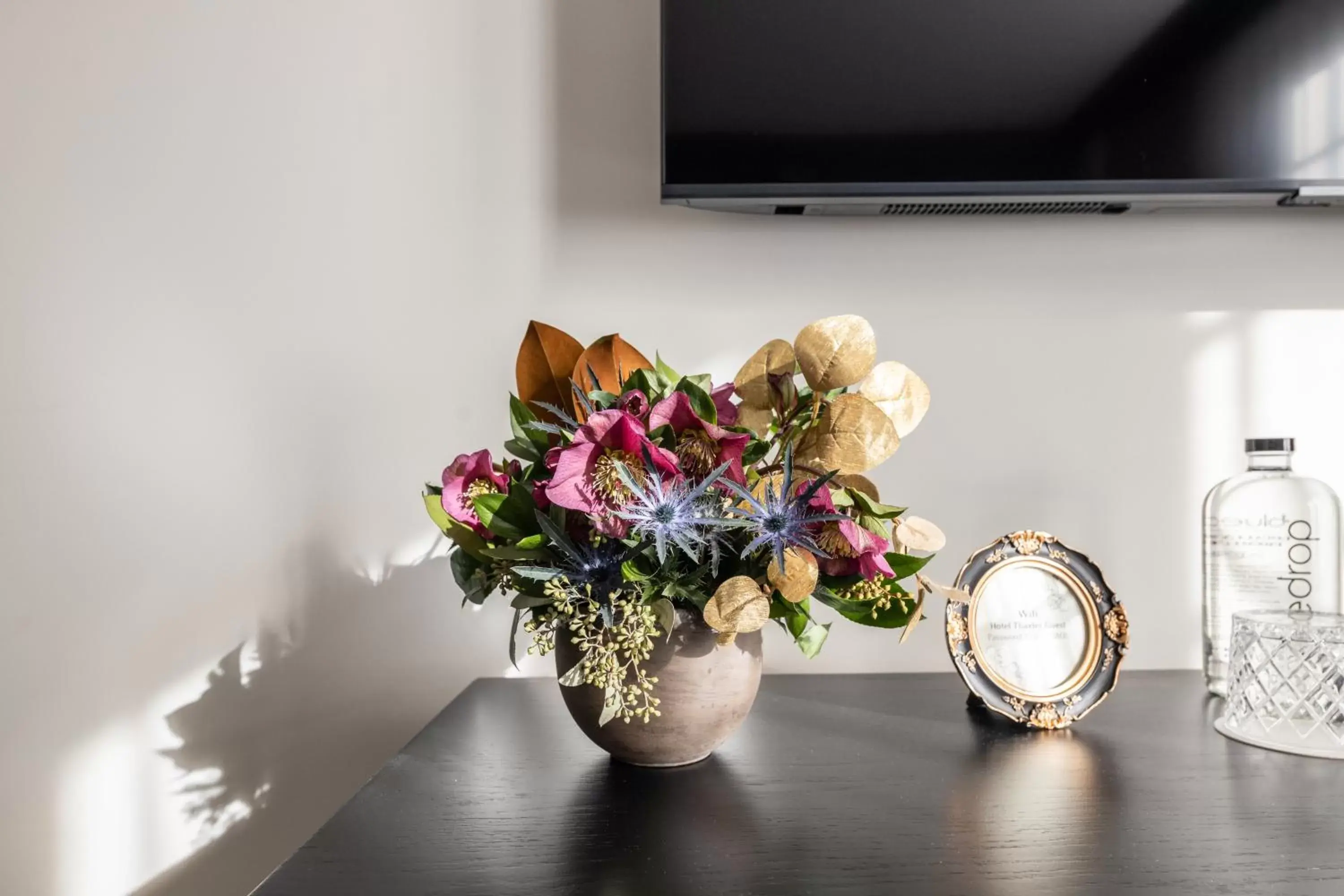 Standard Queen Room in Hotel Thaxter Standard Queen Room in Hotel Thaxter