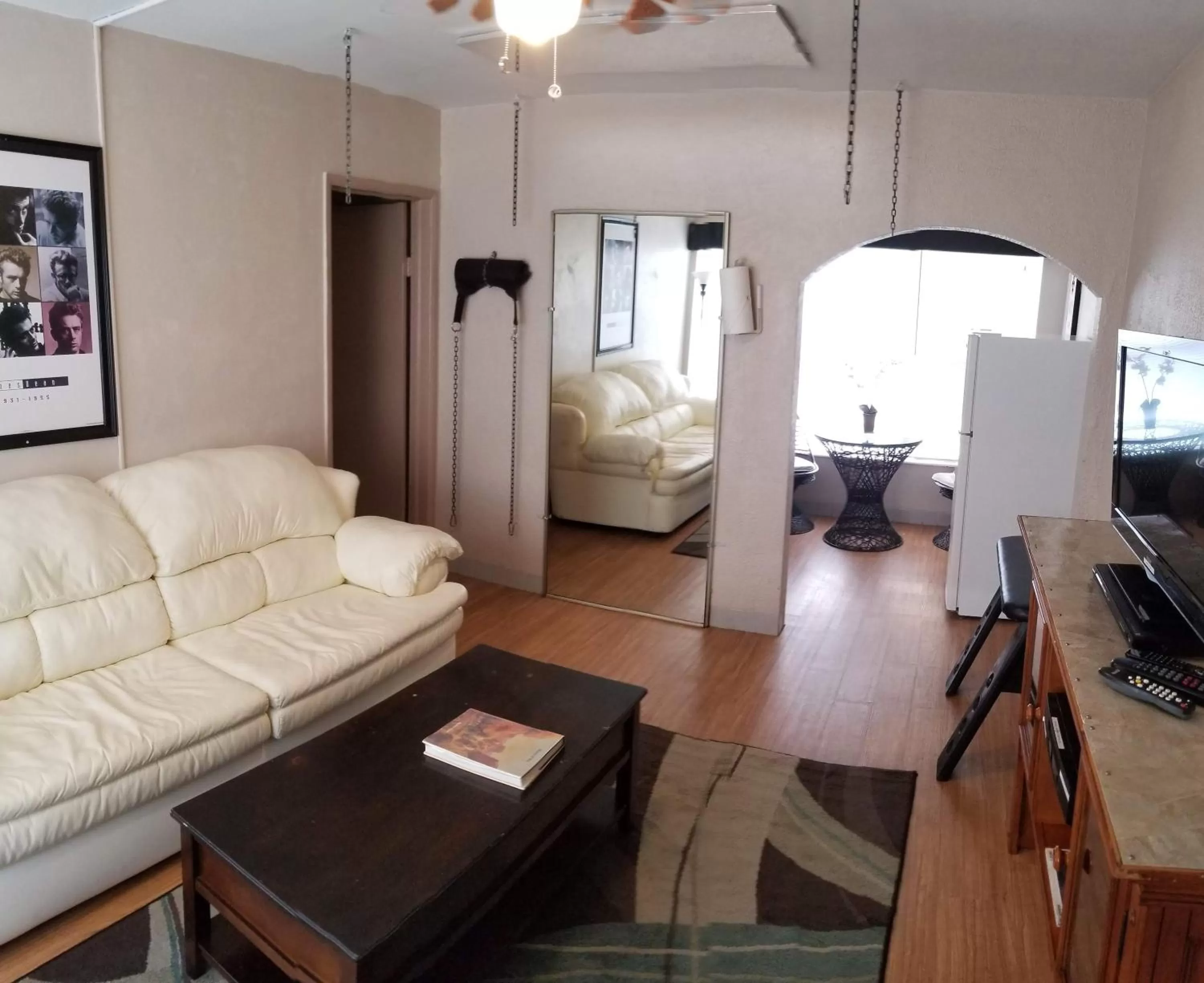 Living room in INN LEATHER GUEST HOUSE-GAY MALE ONLY