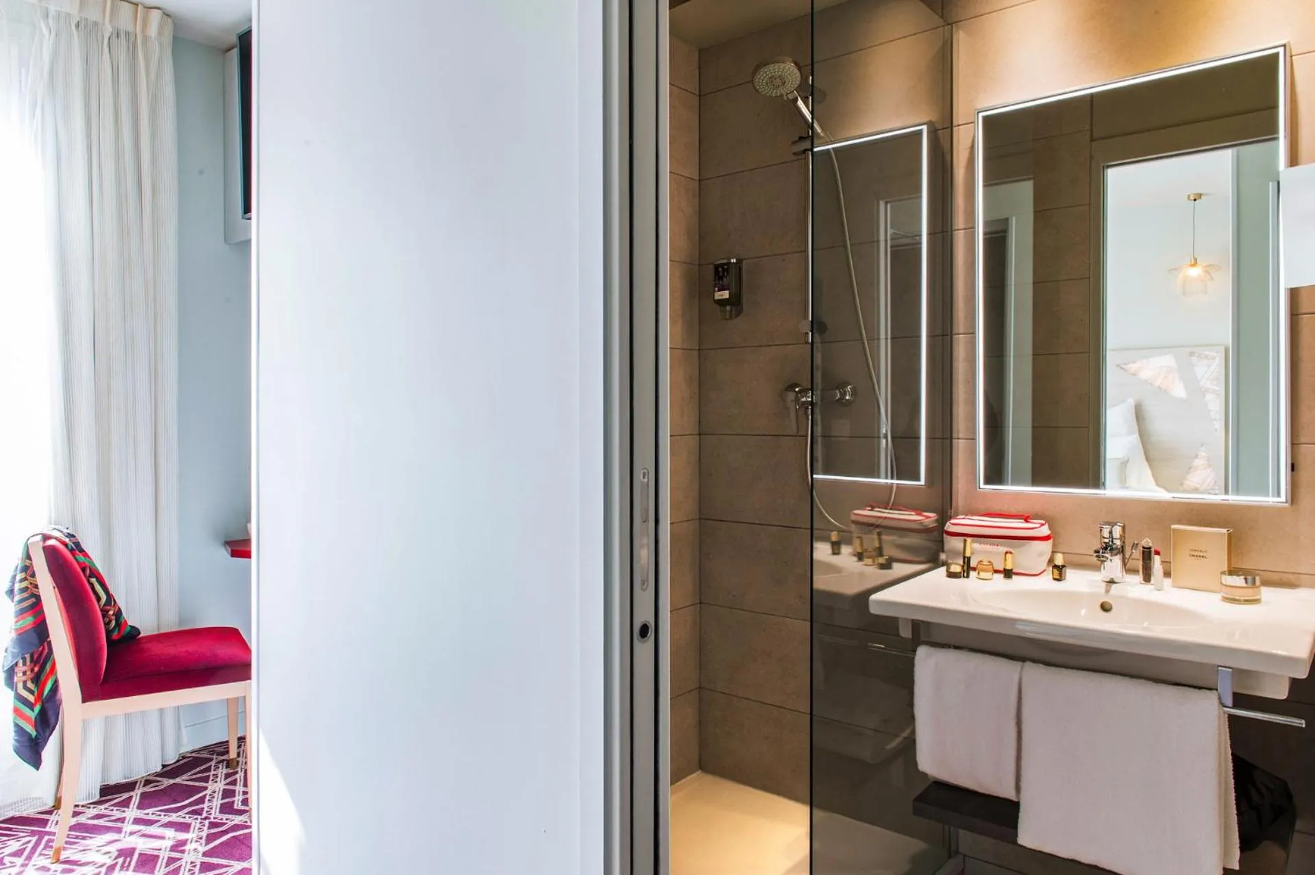 Bathroom in Mercure Paris Pont de Levallois Neuilly