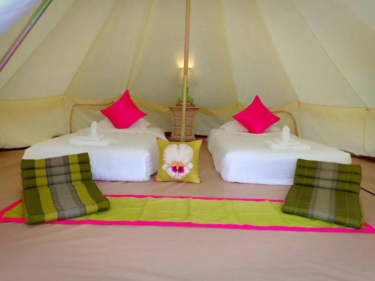 Photo of the whole room, Bed in Doi Inthanon Riverside resort