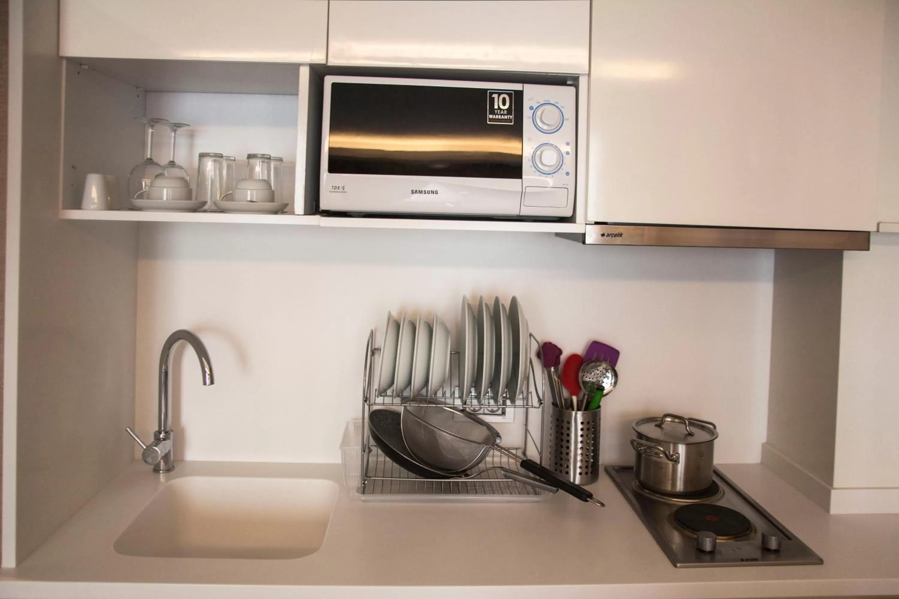 Kitchen or kitchenette in Old Port Hotel