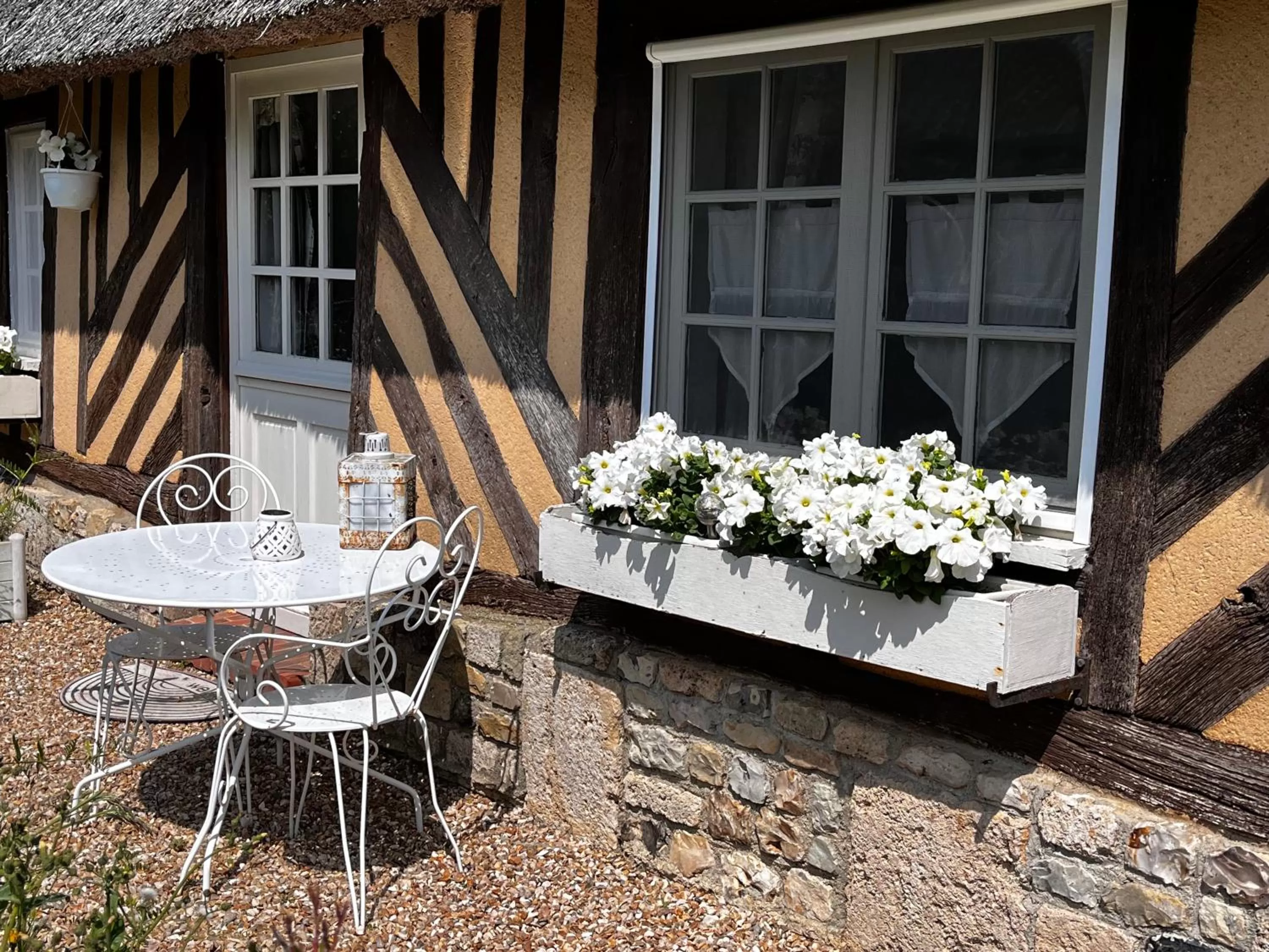 Facade/entrance in La Romance et la Romanesque