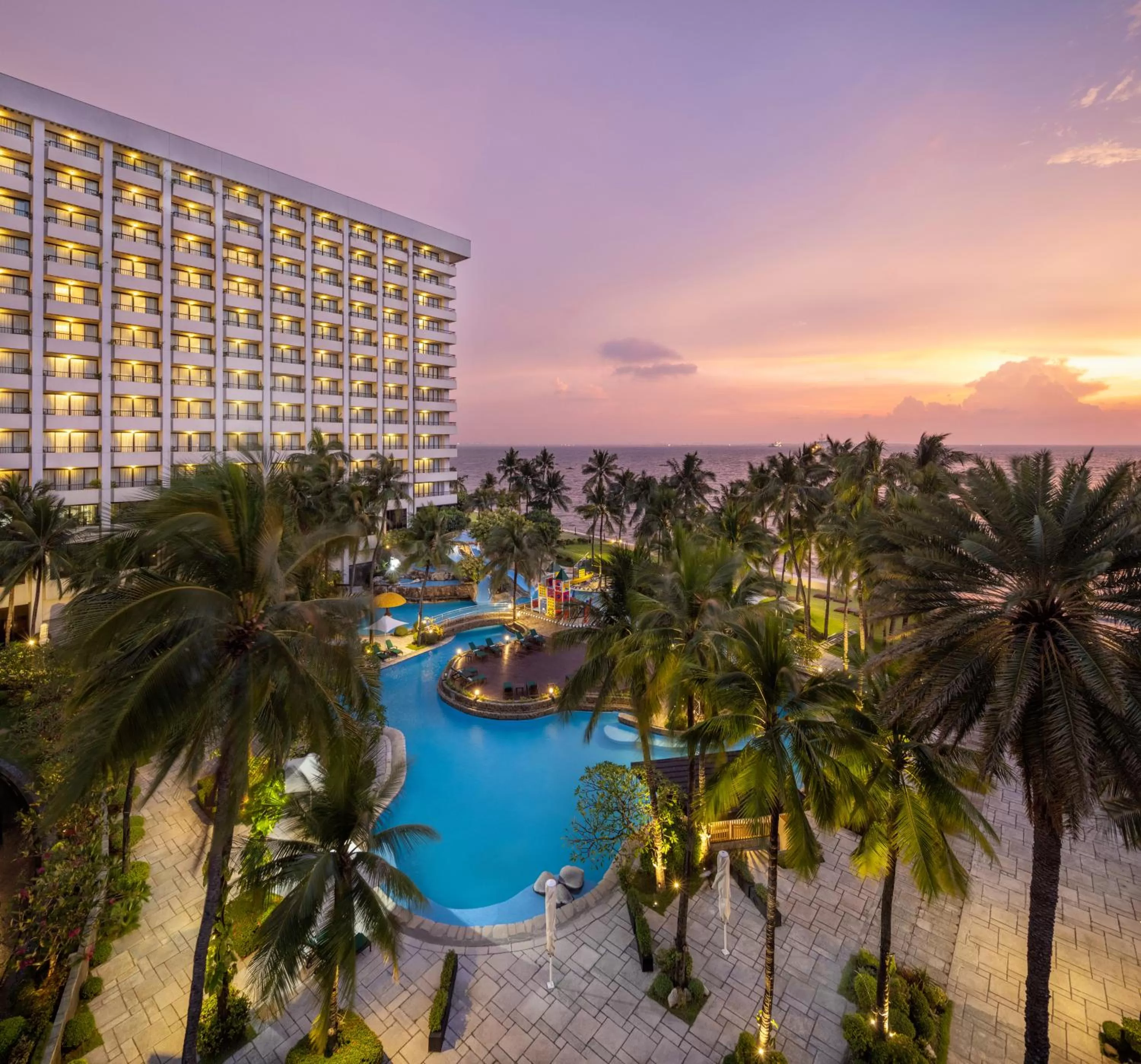 Pool view in Sofitel Philippine Plaza Manila