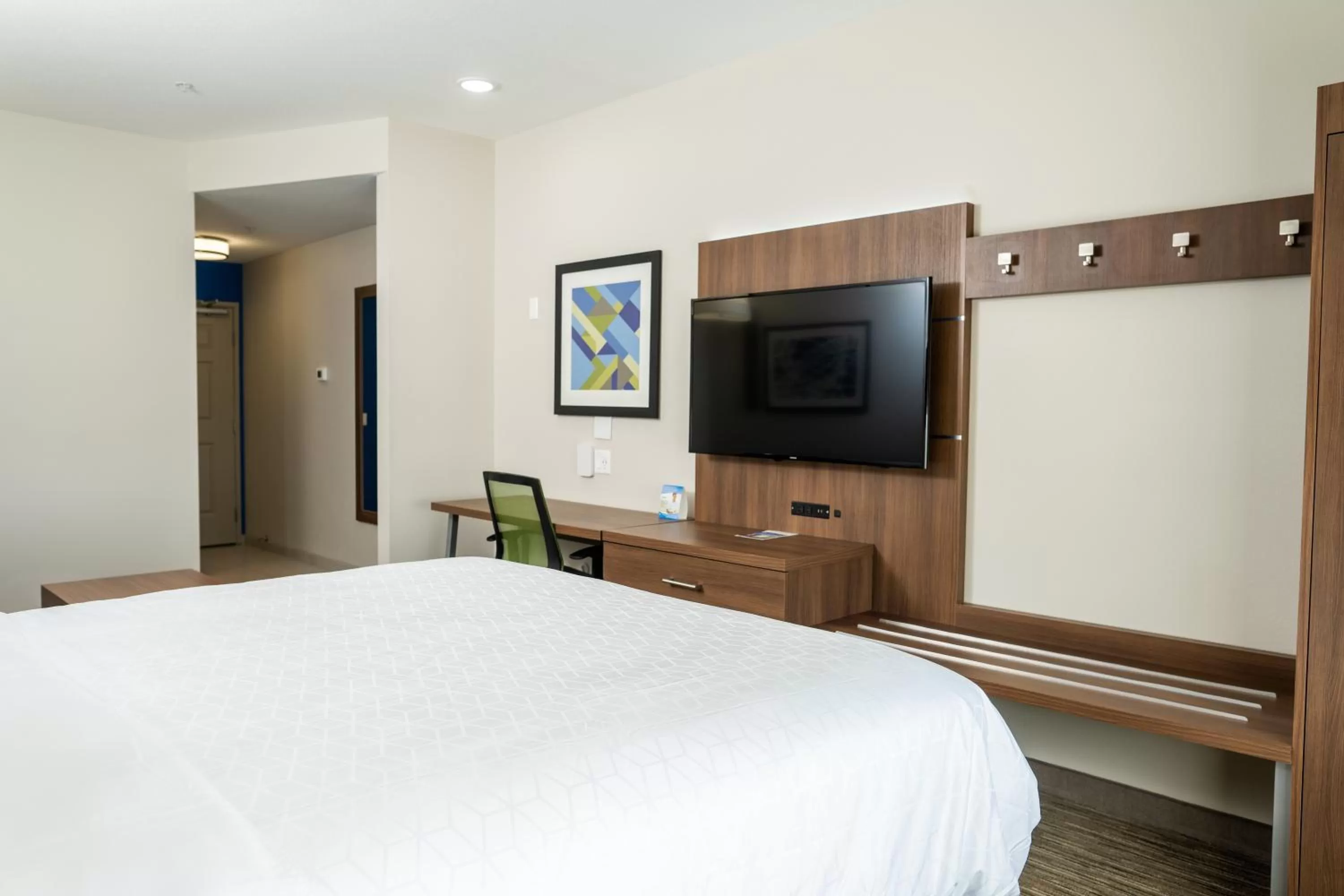 Photo of the whole room, Bed in Holiday Inn Express San Clemente N – Beach Area by IHG