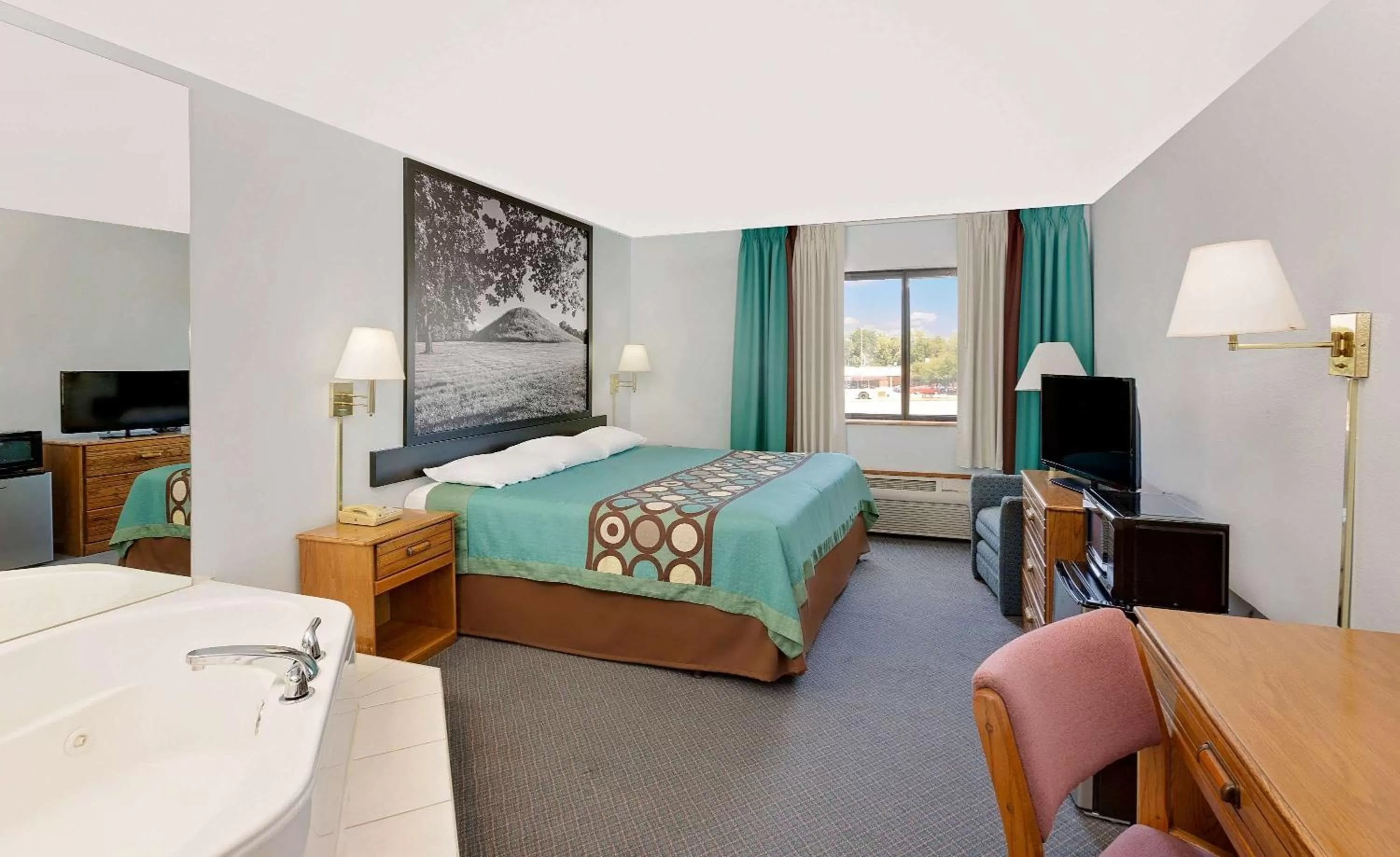 Photo of the whole room, Bed in Super 8 by Wyndham Macomb