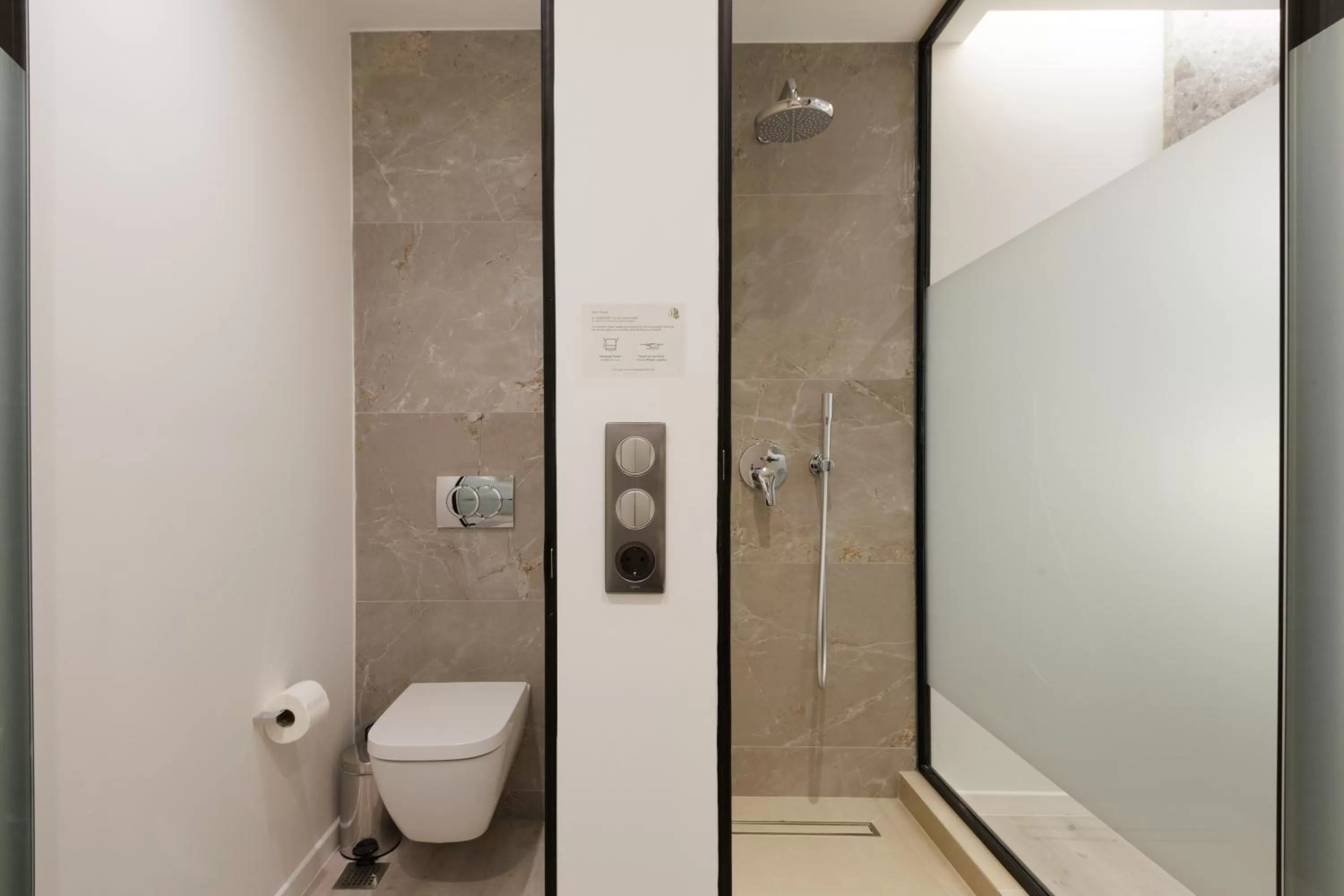 Shower, Bathroom in LUX&EASY Signature Syngrou 234