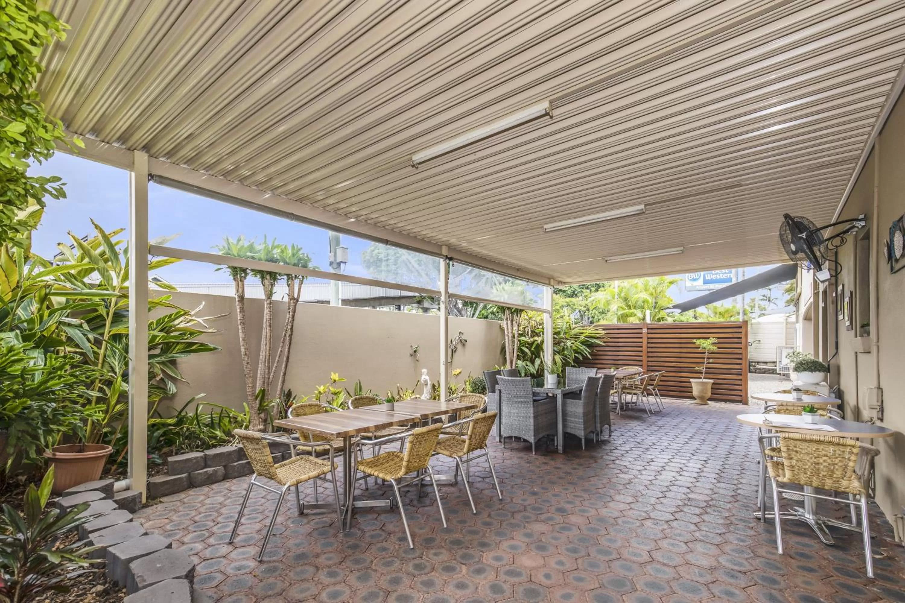 Patio in Best Western Airport 85 Motel