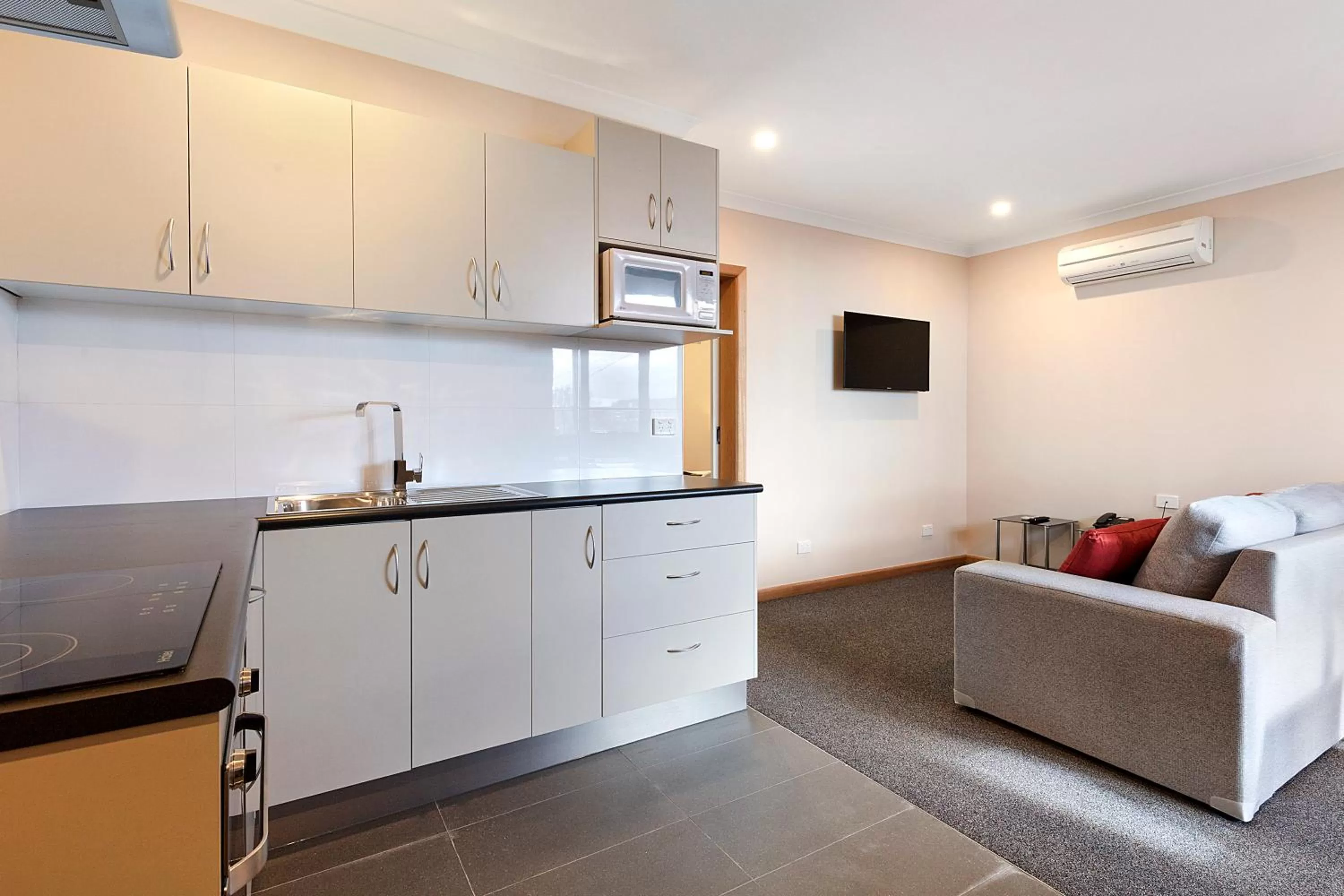 Bed in Commodore Regent Launceston