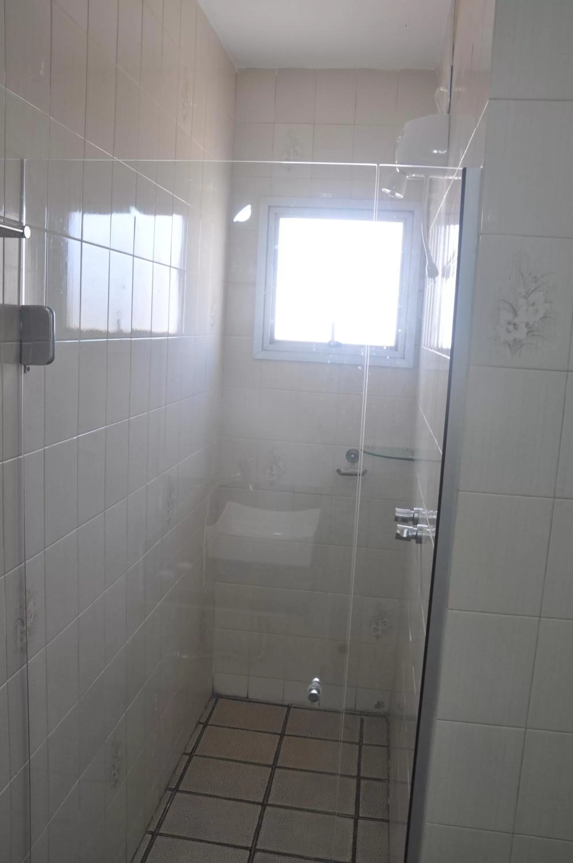 Shower in Hotel Raio de Sol