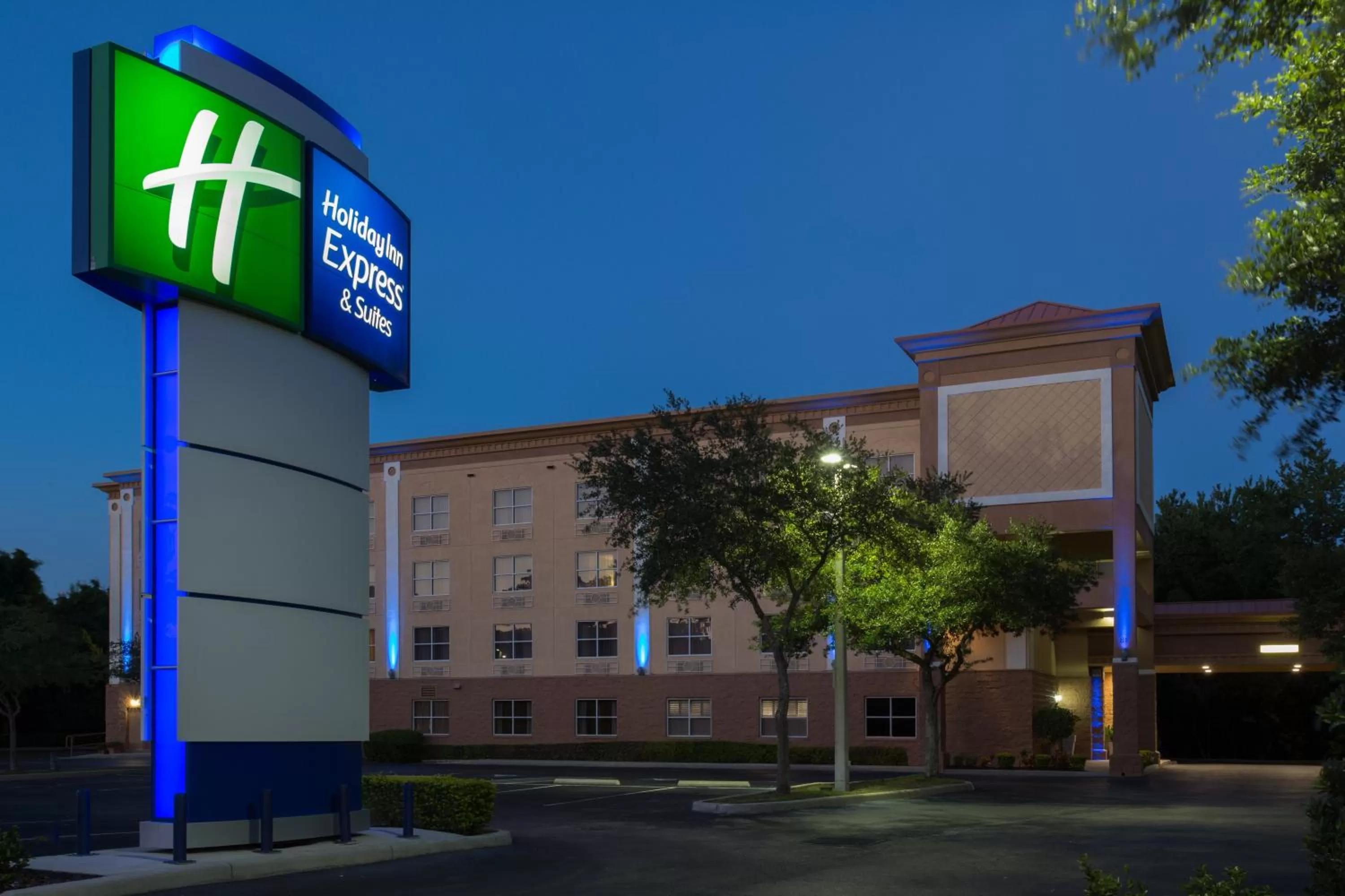 Property building in Holiday Inn Express & Suites Plant City by IHG