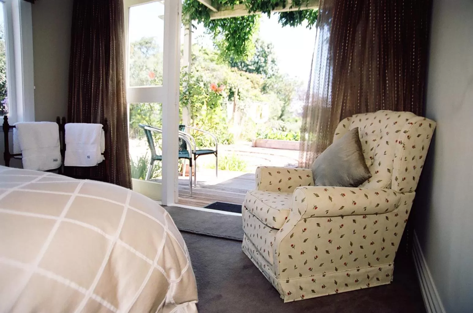 View (from property/room), Bed in Anglesea House Inn