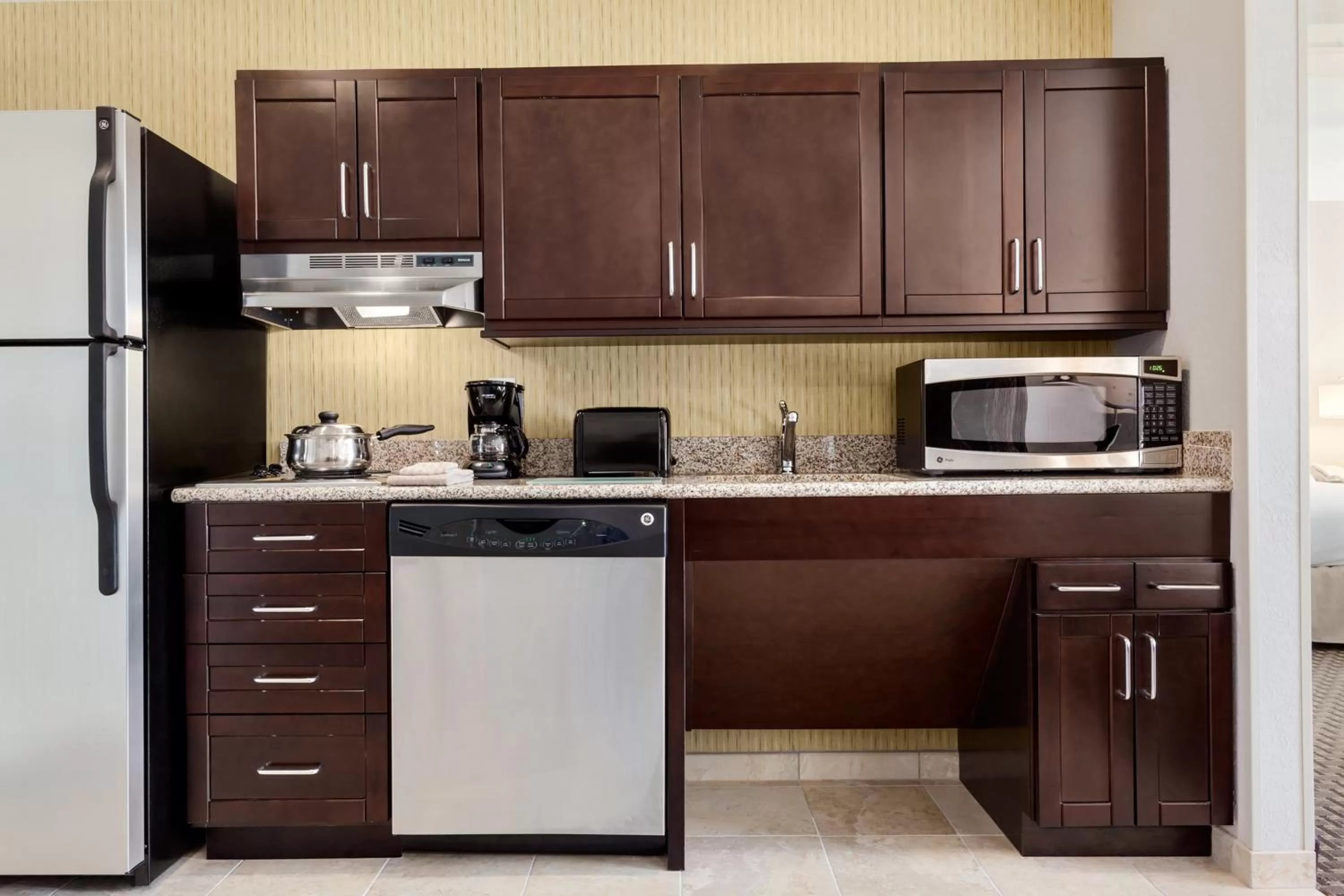 Kitchen or kitchenette in Homewood Suites by Hilton Joplin