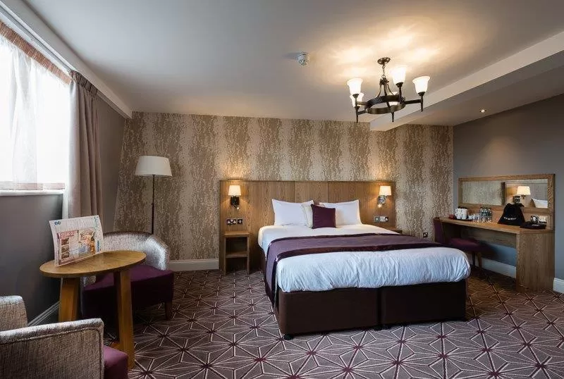 Bedroom, Bed in The Bottle Kiln Wetherspoon