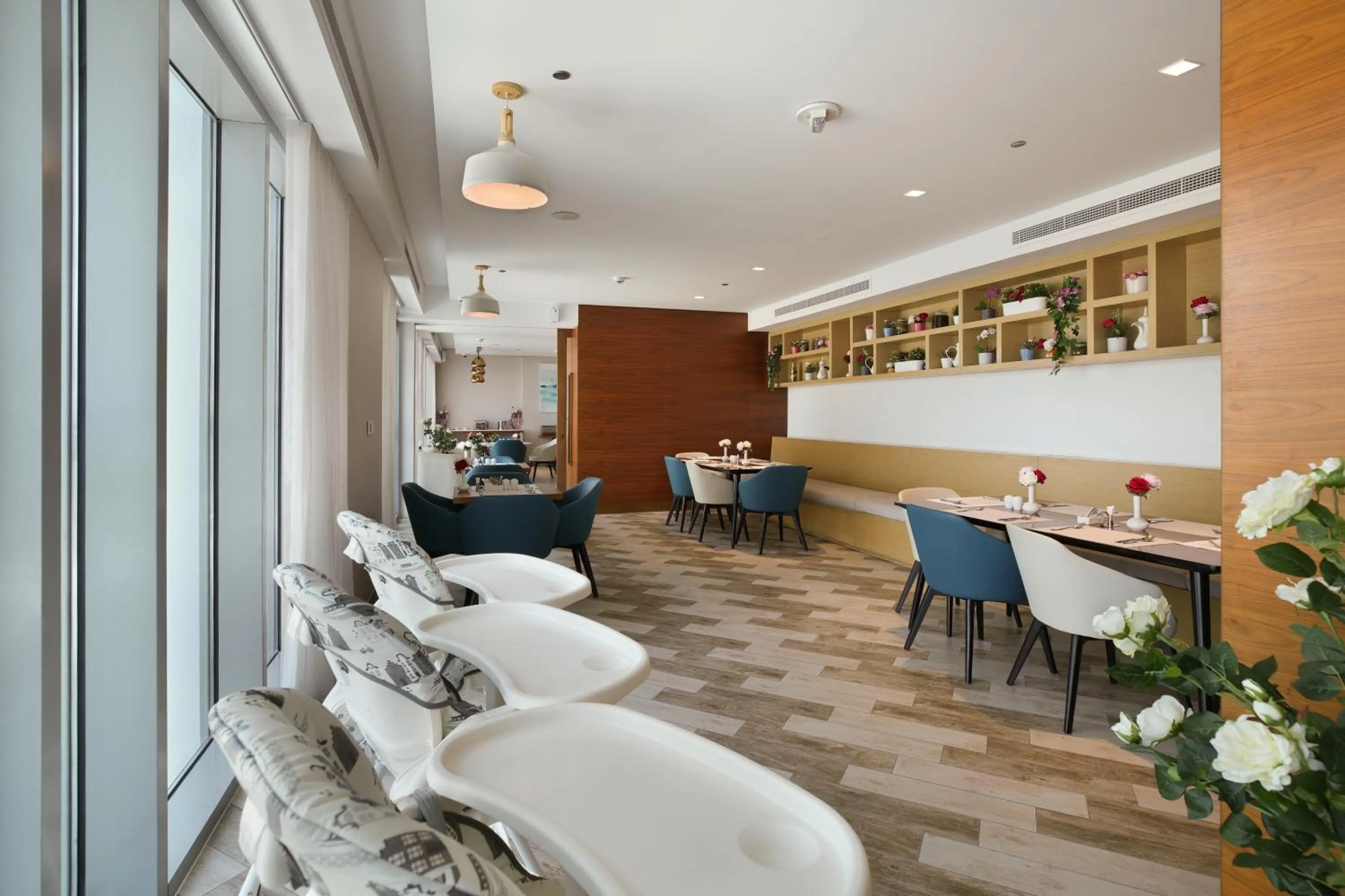 Restaurant/places to eat in Millennium Executive Apartments Mont Rose