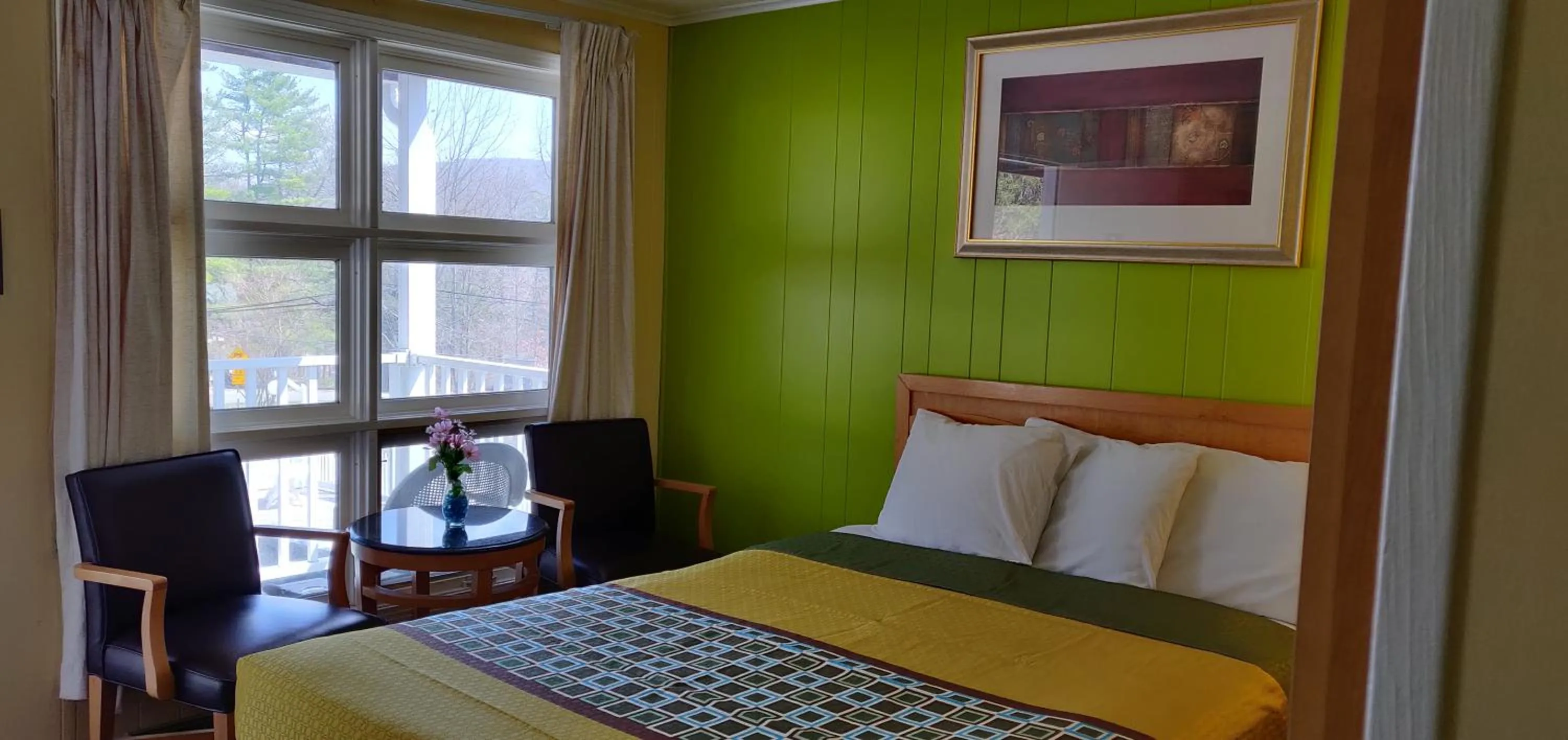 Bed in Pinebrook Motel