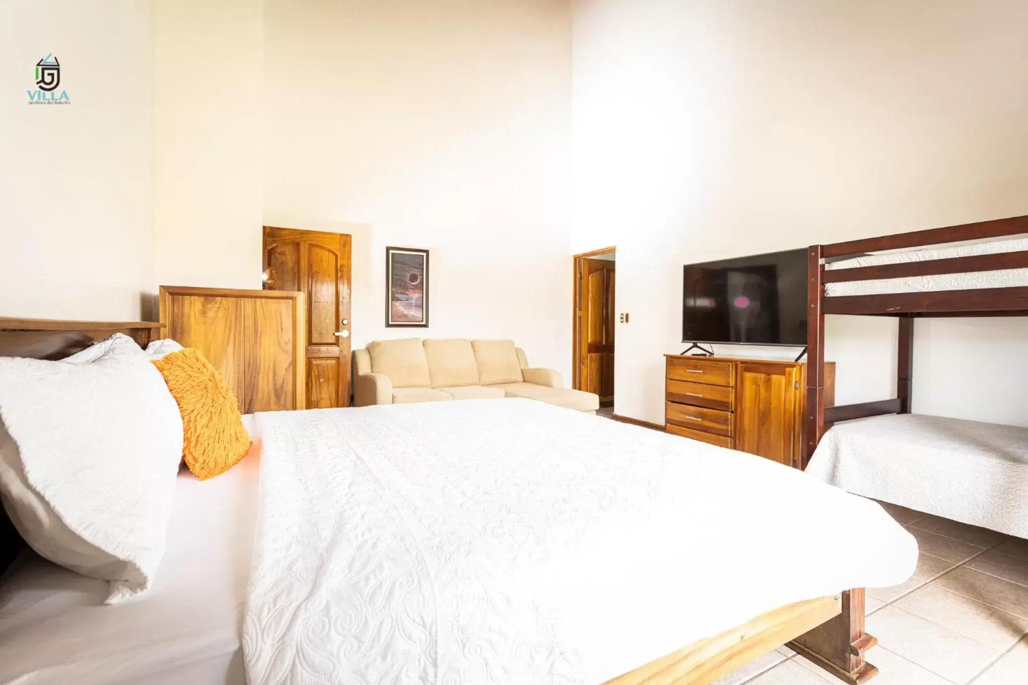 Deluxe Queen Suite in Hotel El Rancho Deluxe Queen Suite in Hotel El Rancho