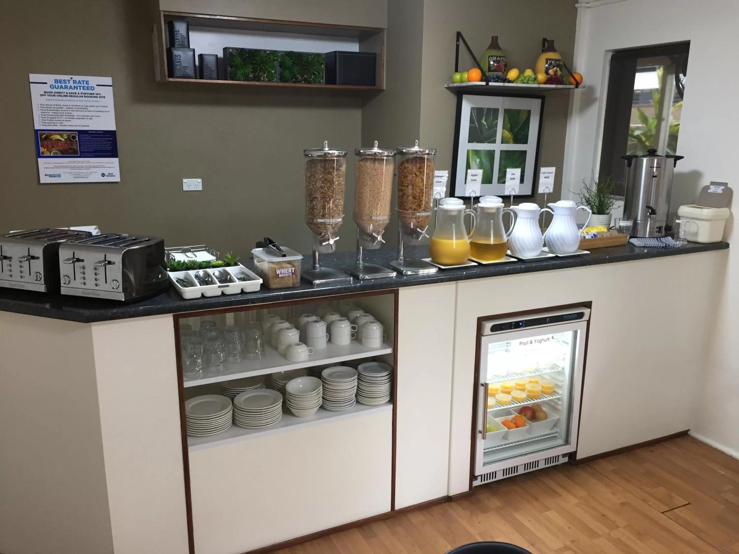 Continental breakfast in Best Western Airport 85 Motel