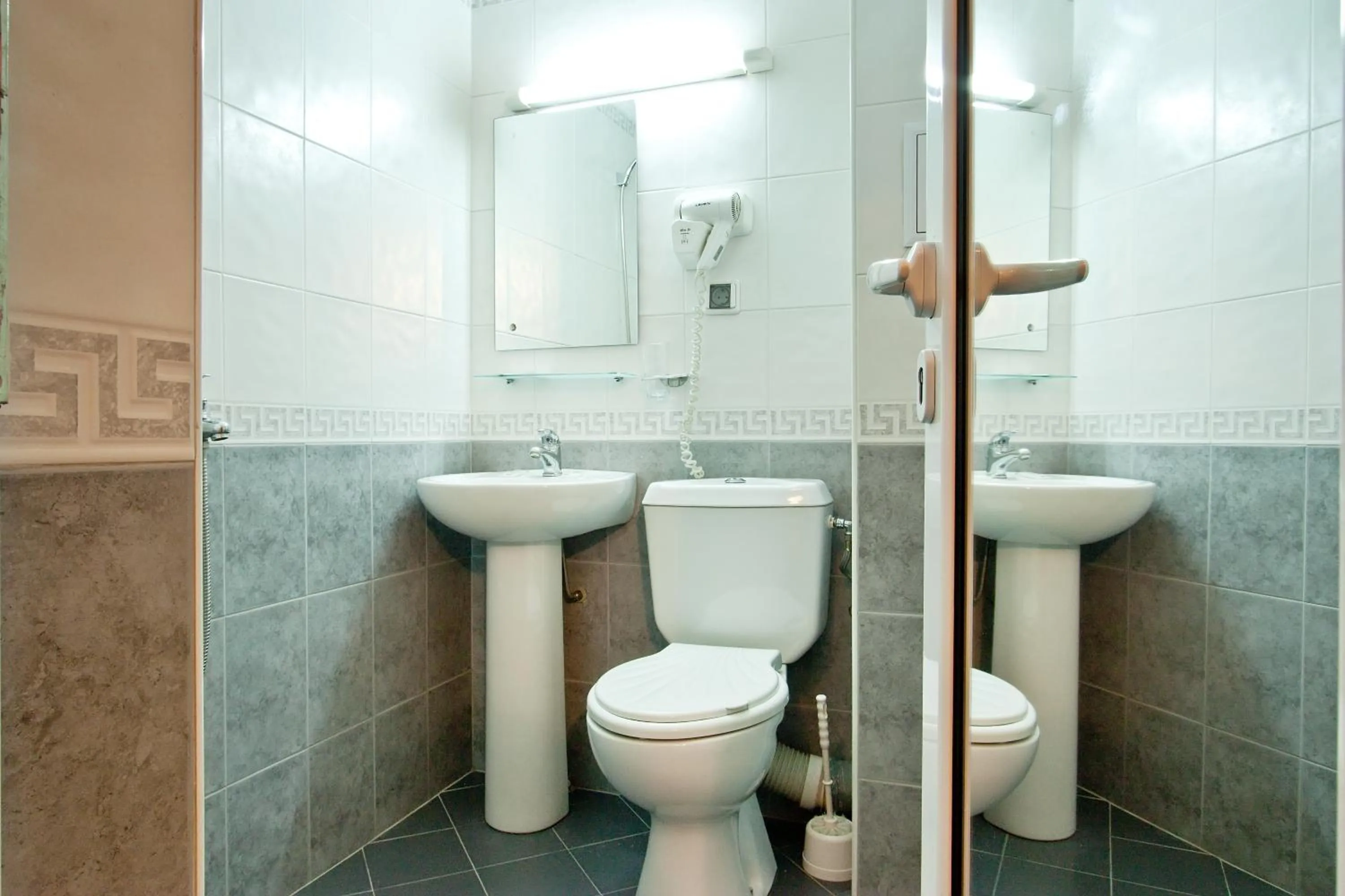 Bathroom in Hotel Cheap - Smart choice - Great value