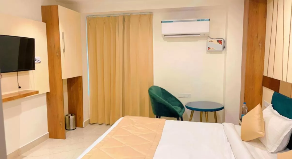 Communal lounge/ TV room, Bed in City View With Garden -5 Mins Walk From GOLDEN TEMPLE