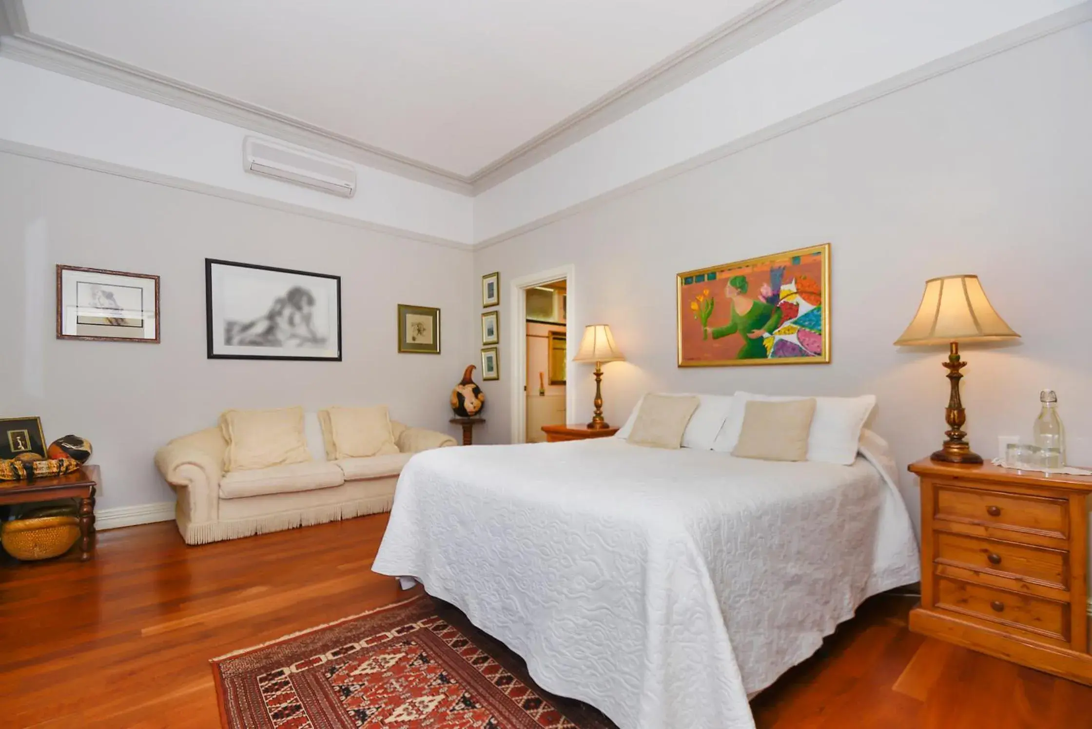 Honeymoon Suite with Spa Bath in Ford House Bed & Breakfast Honeymoon Suite with Spa Bath in Ford House Bed & Breakfast