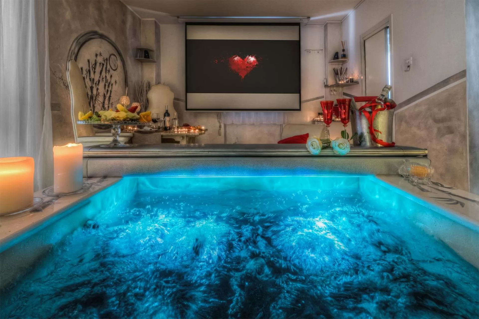 Hot Tub in Hotel Butterfly