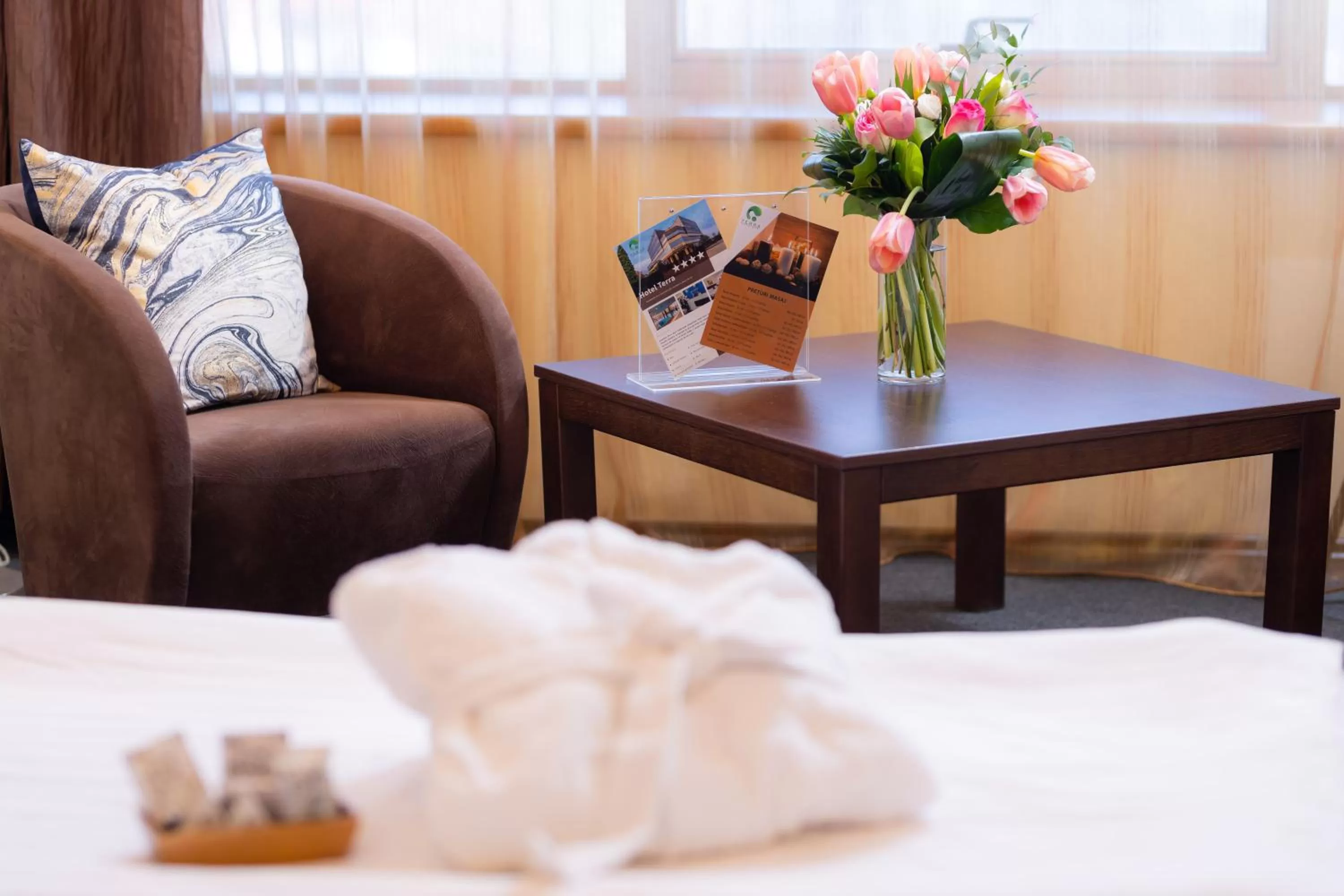 Seating area, Bed in Hotel Terra Balneo