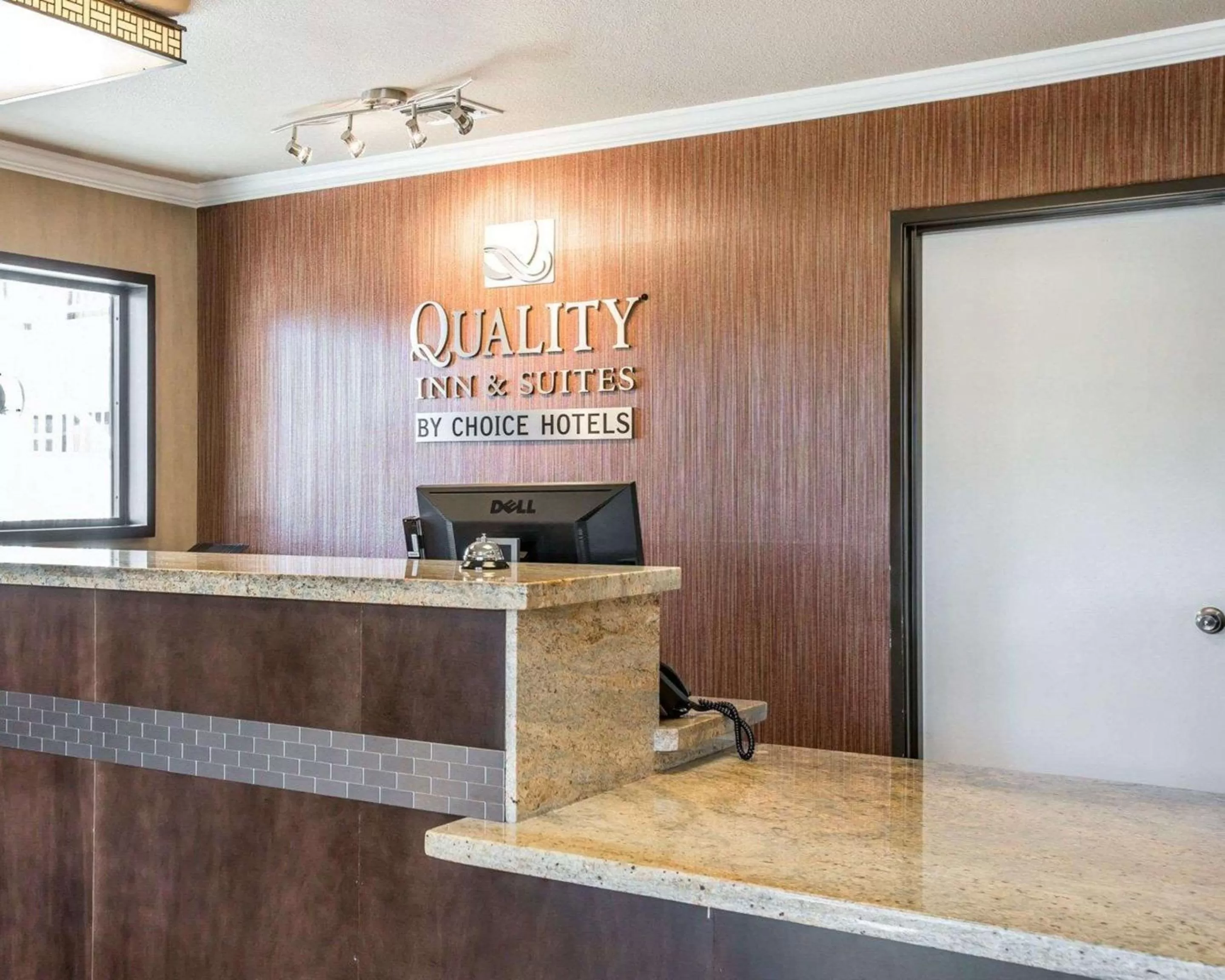 Lobby or reception in Quality Inn & Suites Woodland - Sacramento Airport