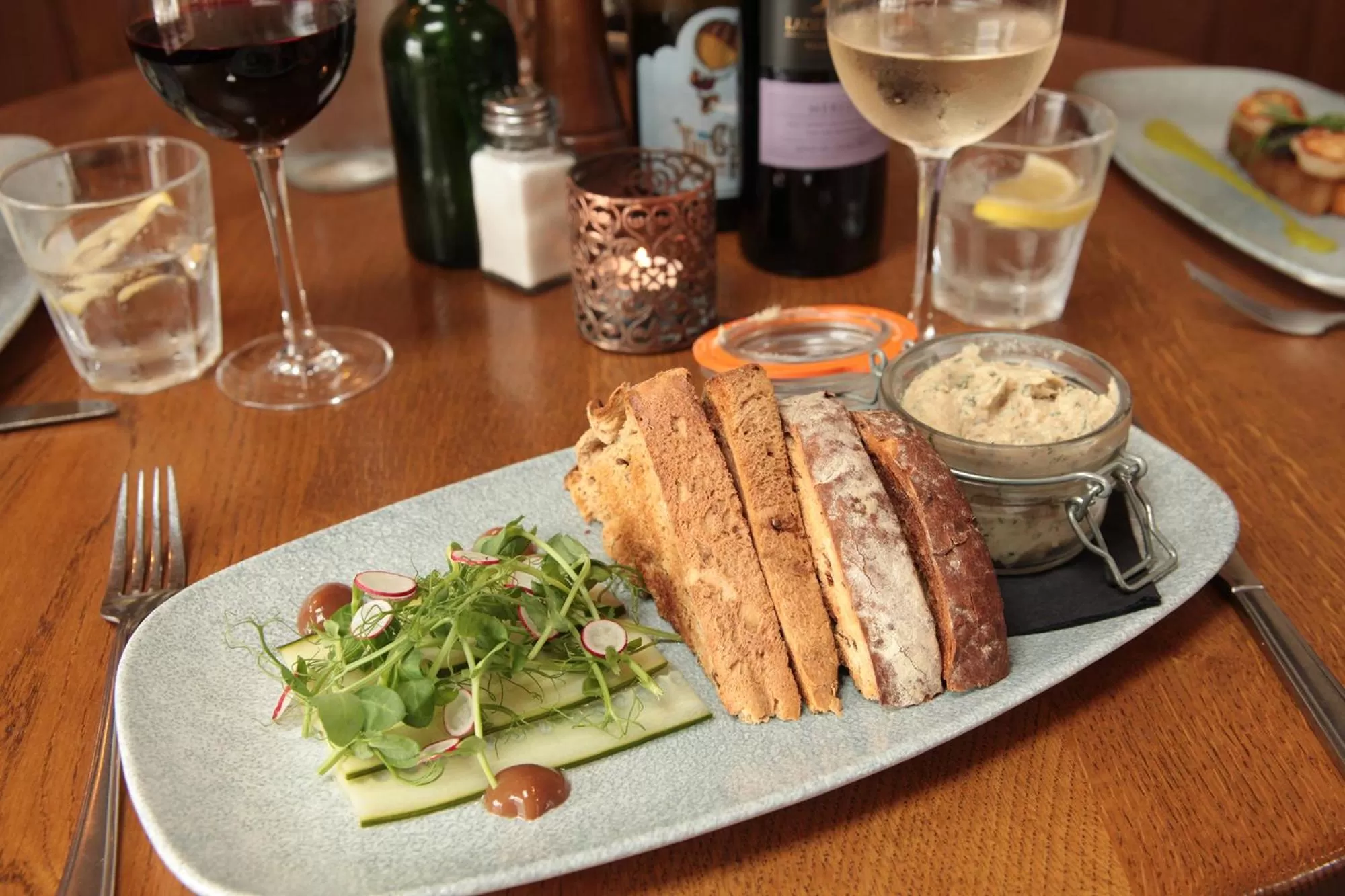 Food and drinks in The Erskine Arms