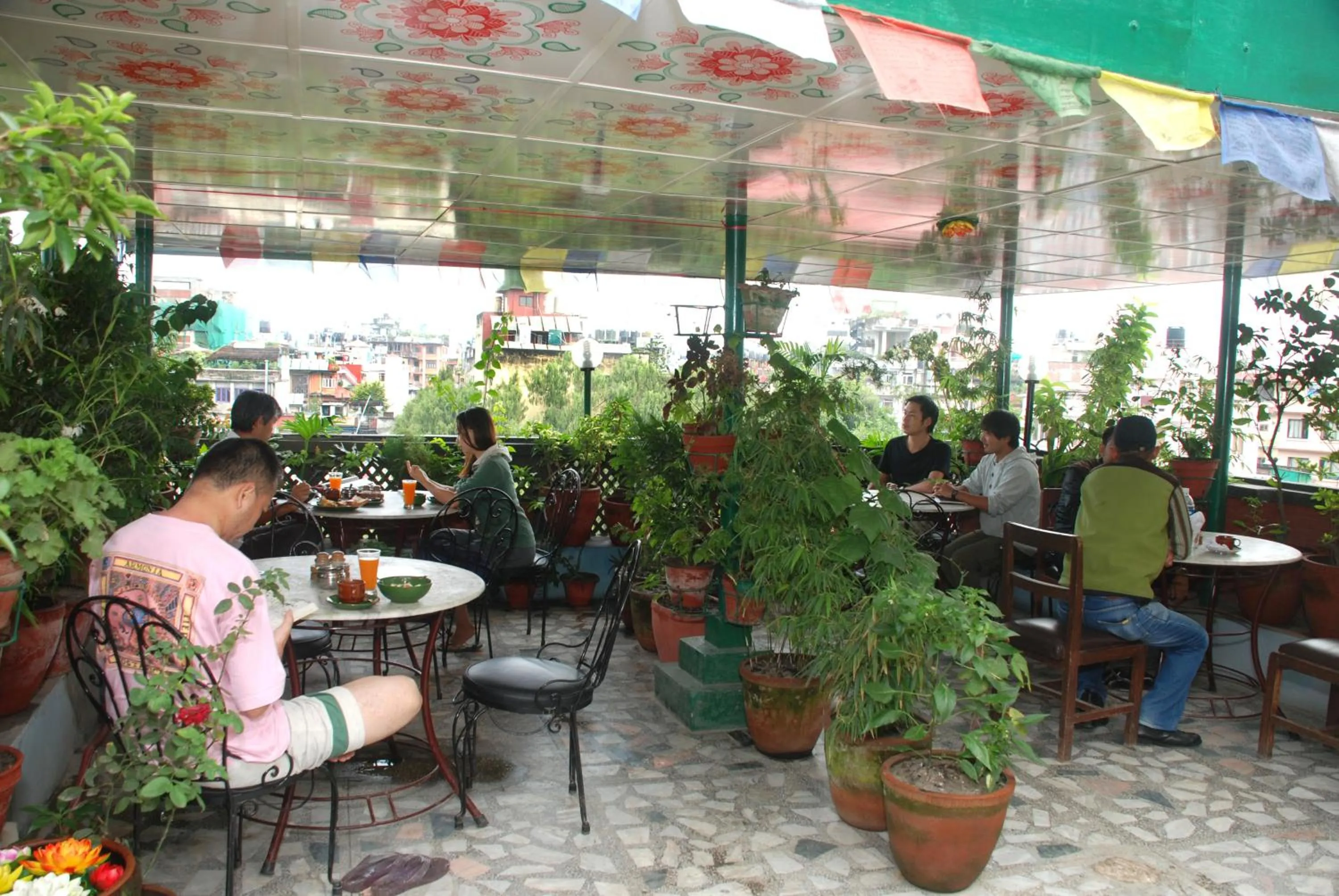 Restaurant/places to eat in Hotel Travelers Home