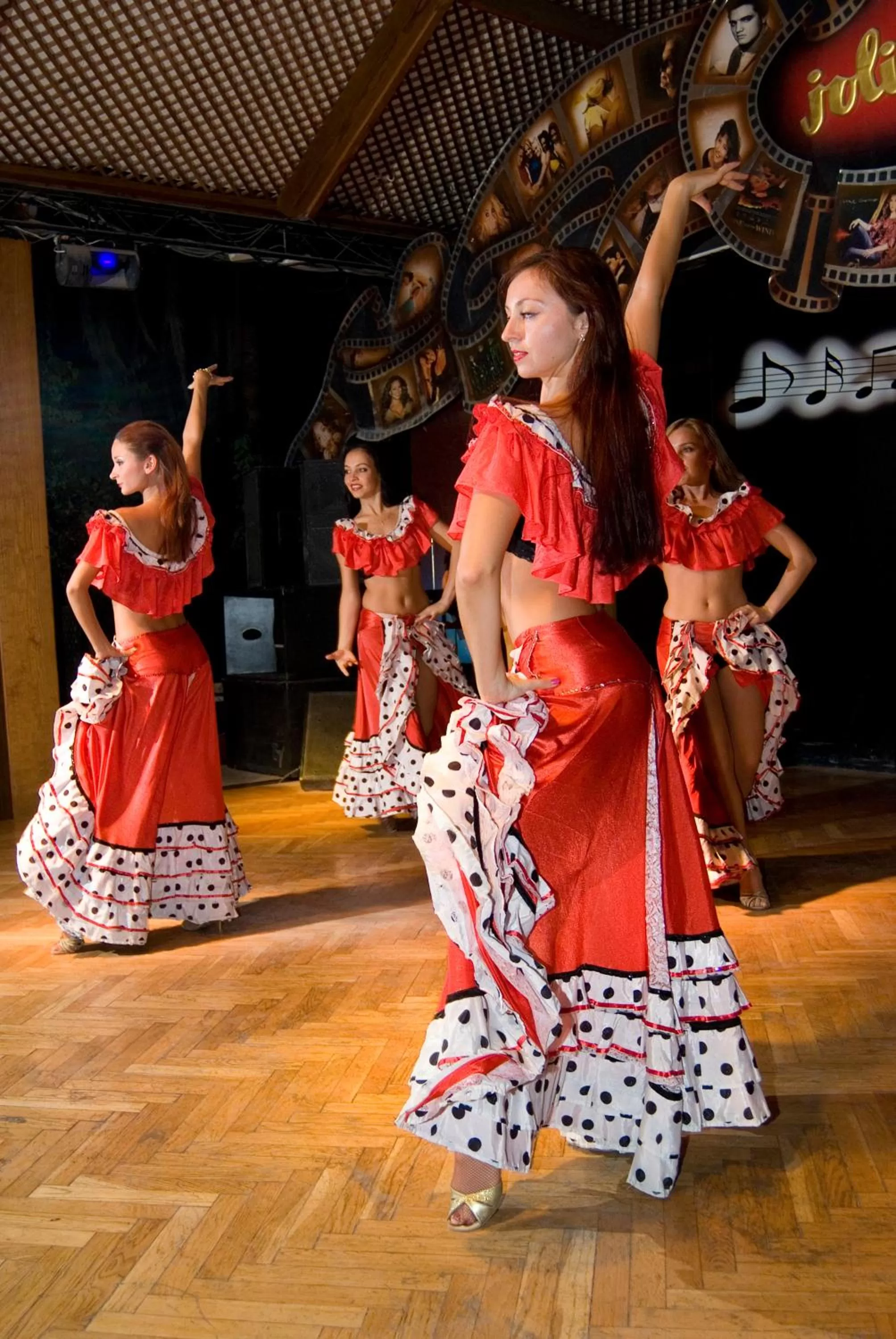 Entertainment in Maritim Jolie Ville Resort & Casino