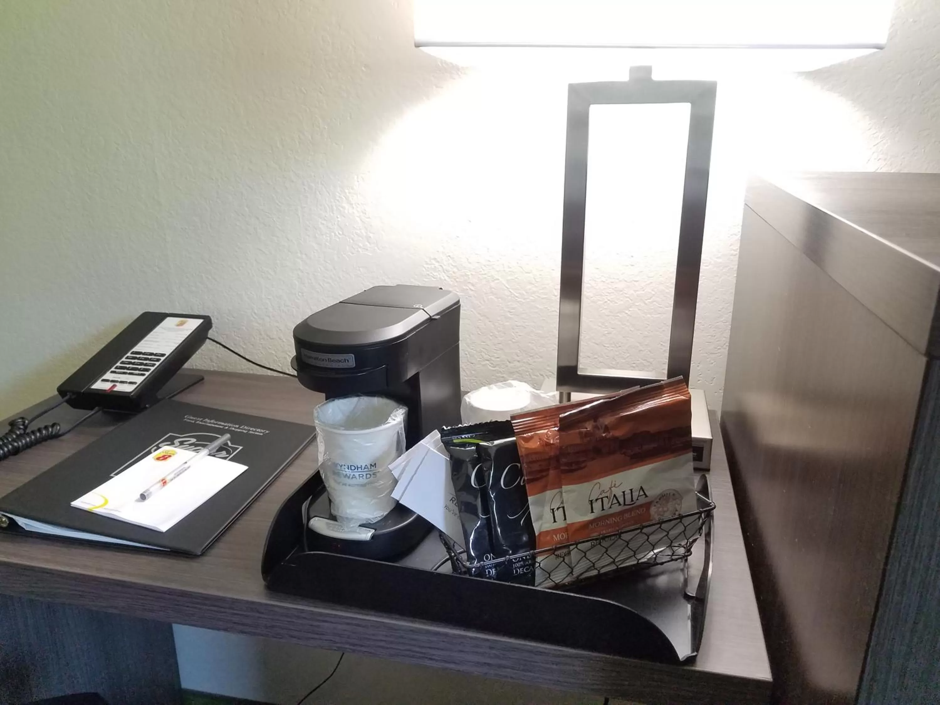 Coffee/tea facilities in Super 8 by Wyndham Independence Kansas City