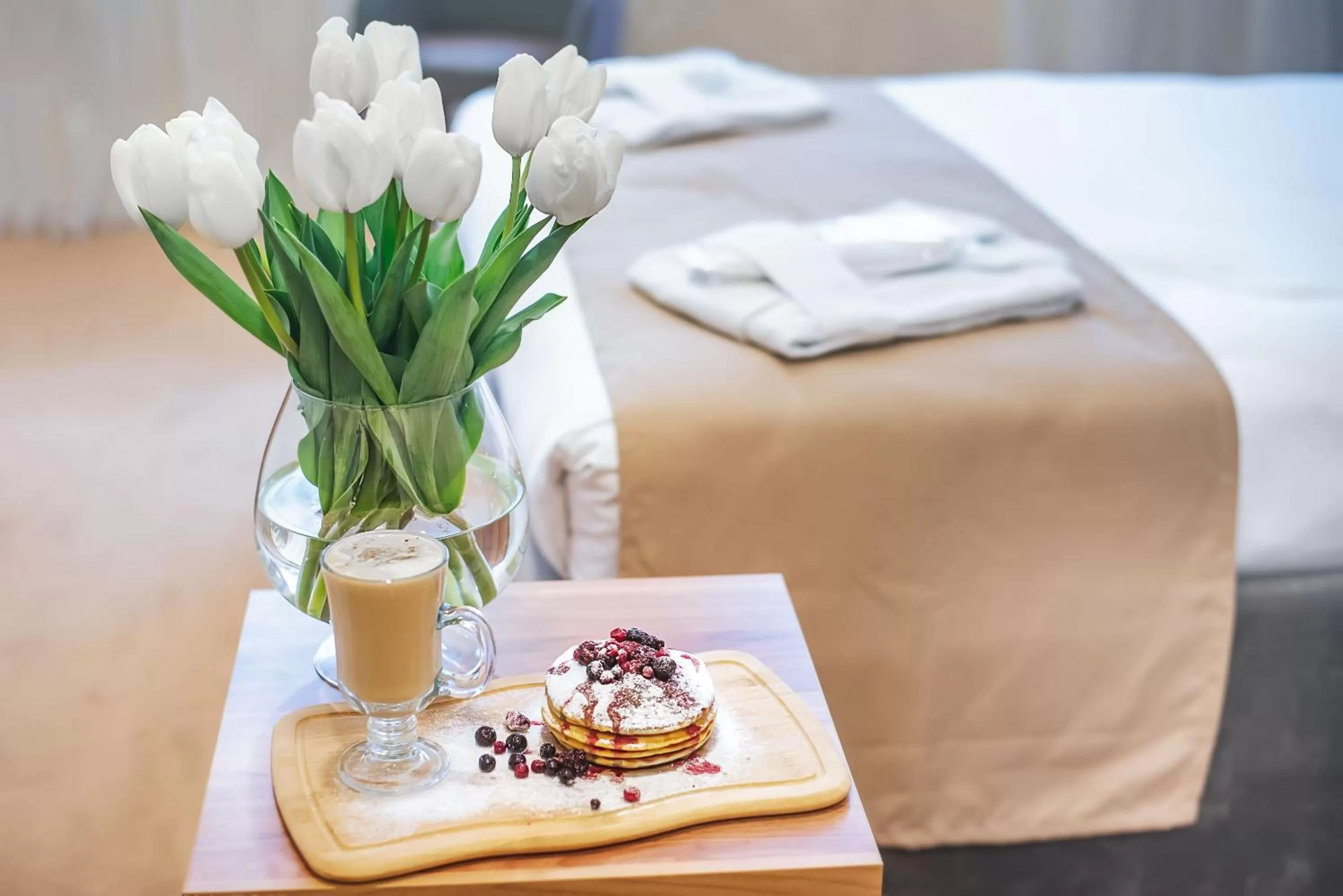 Food and drinks, Bed in Meta Business Hotel By King David