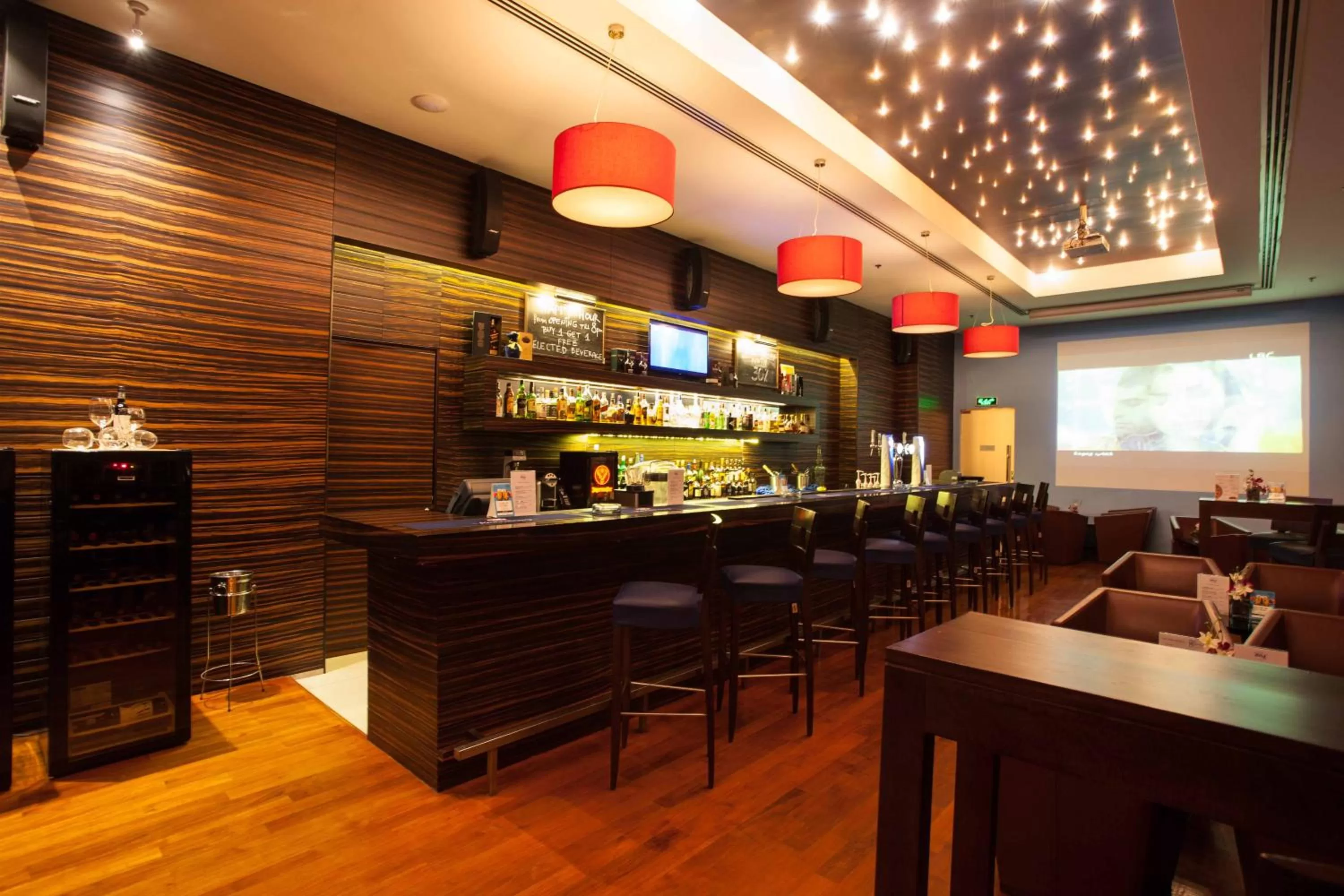 Restaurant/places to eat in Asdal Boutique Hotel Seef