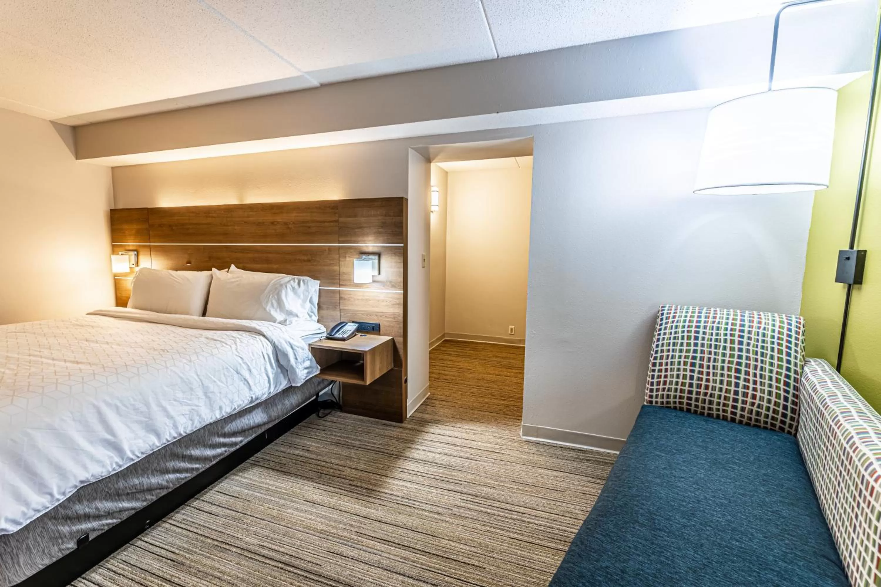 Photo of the whole room, Bed in Holiday Inn Express Indianapolis South by IHG
