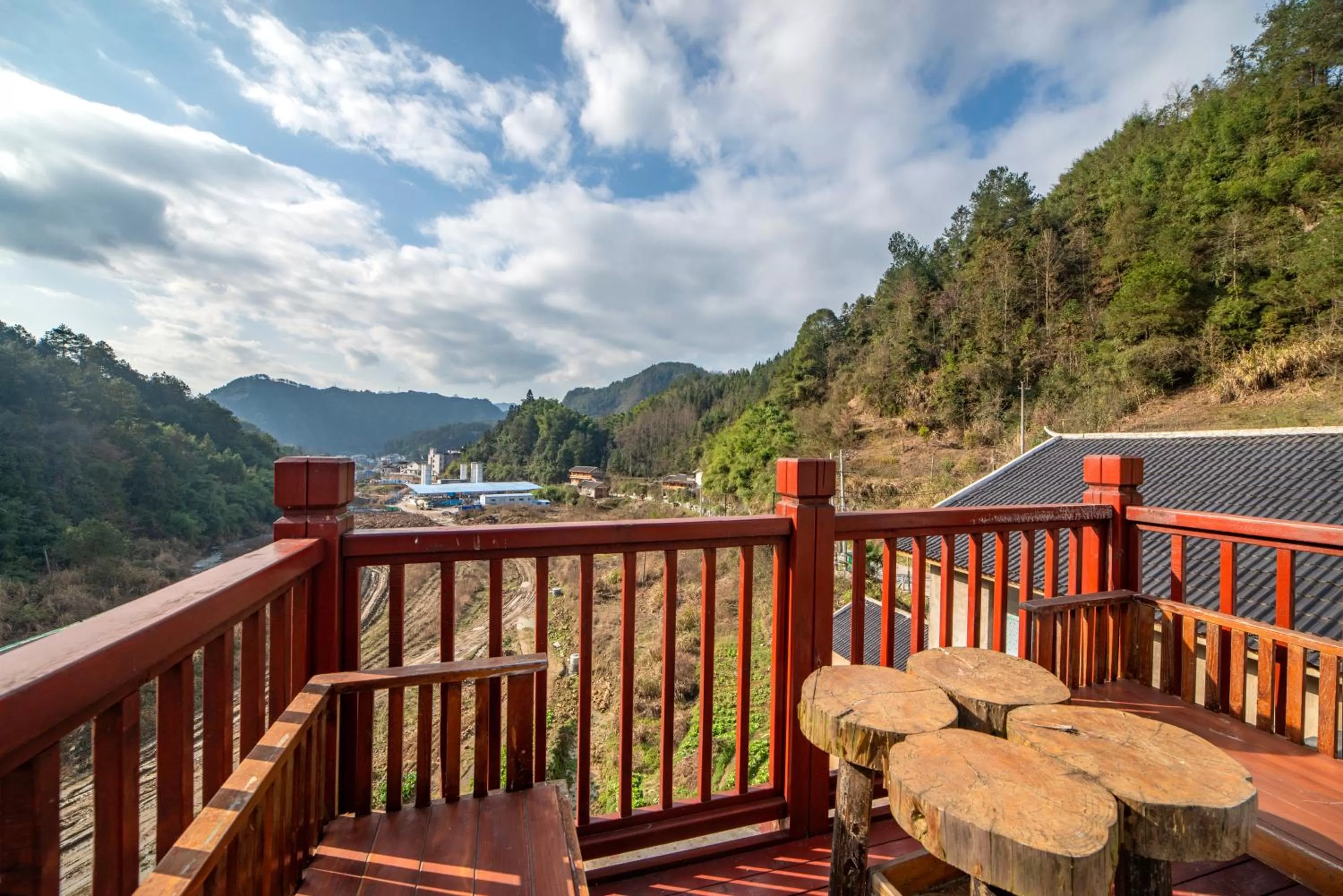 Balcony/Terrace, Mountain View in Yuelu Homestay