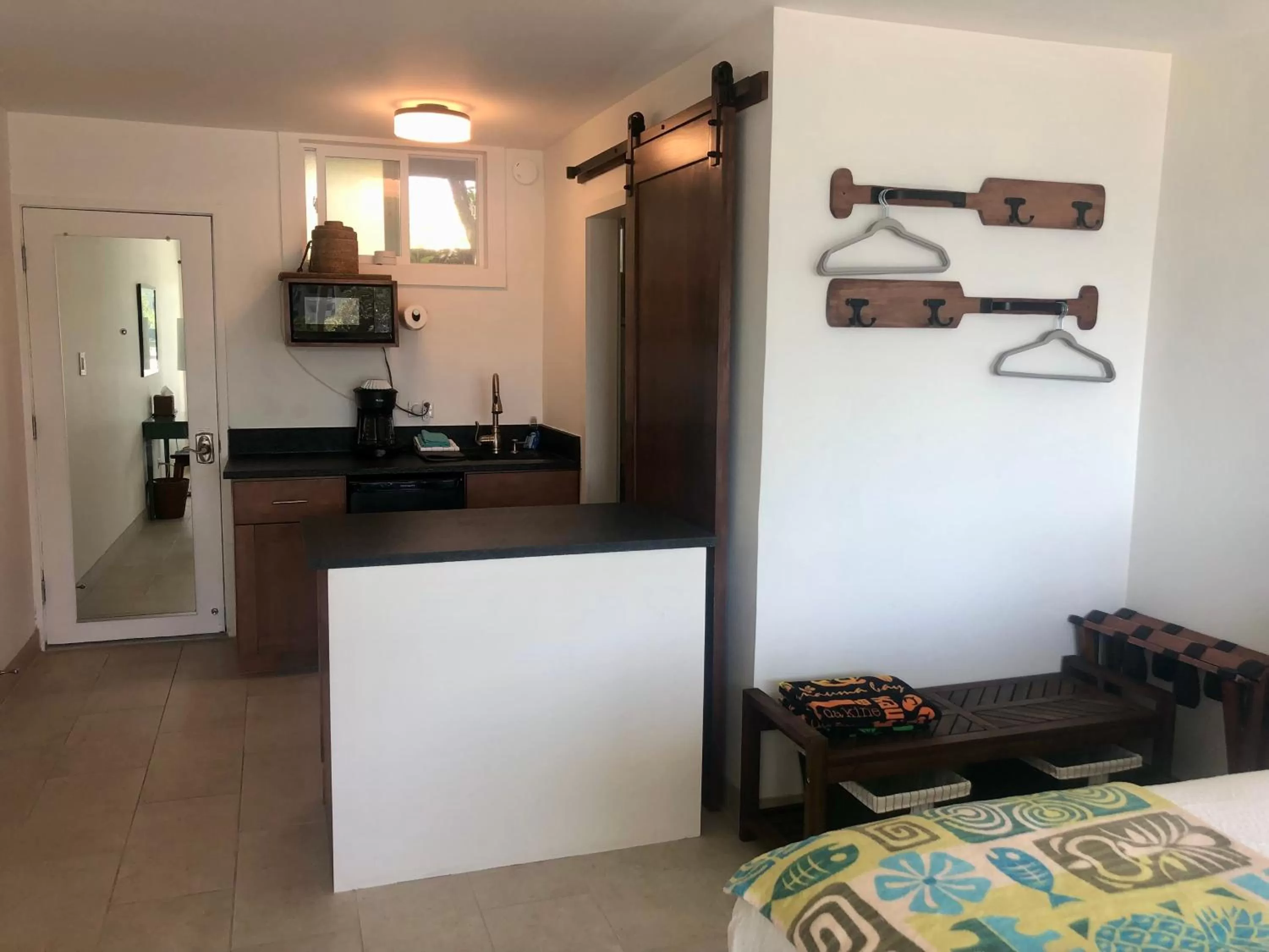 Bedroom in Kona Tiki Hotel - No Resort Fees