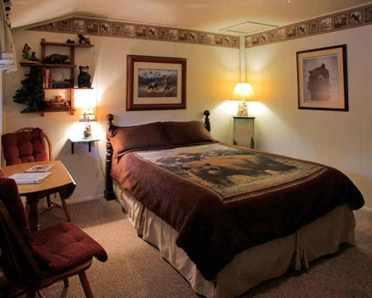 Bed in Silver Pines Lodge