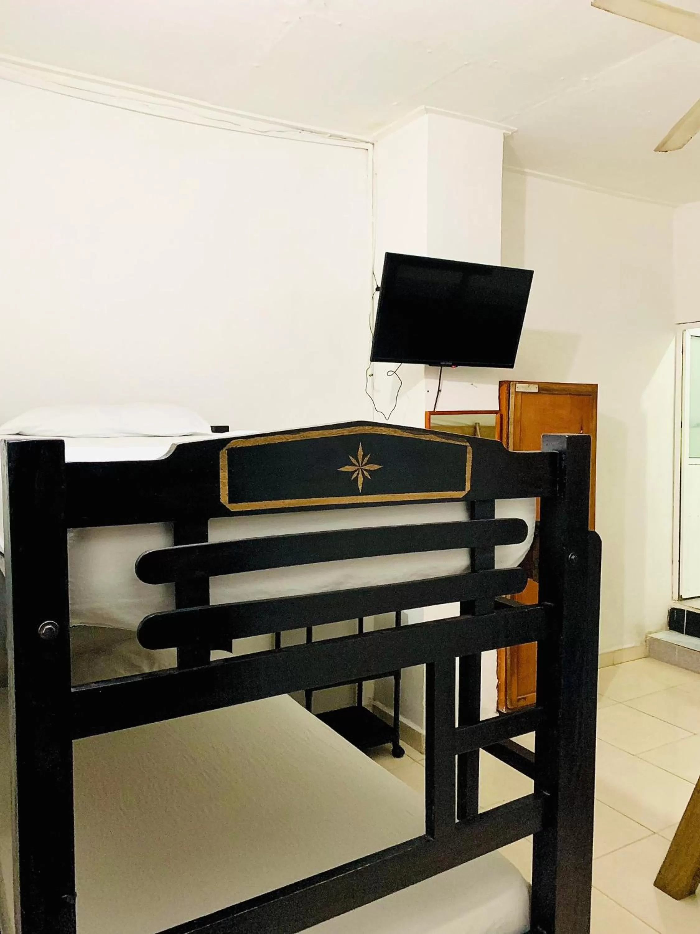 Photo of the whole room, Bunk Bed in Hotel La Española