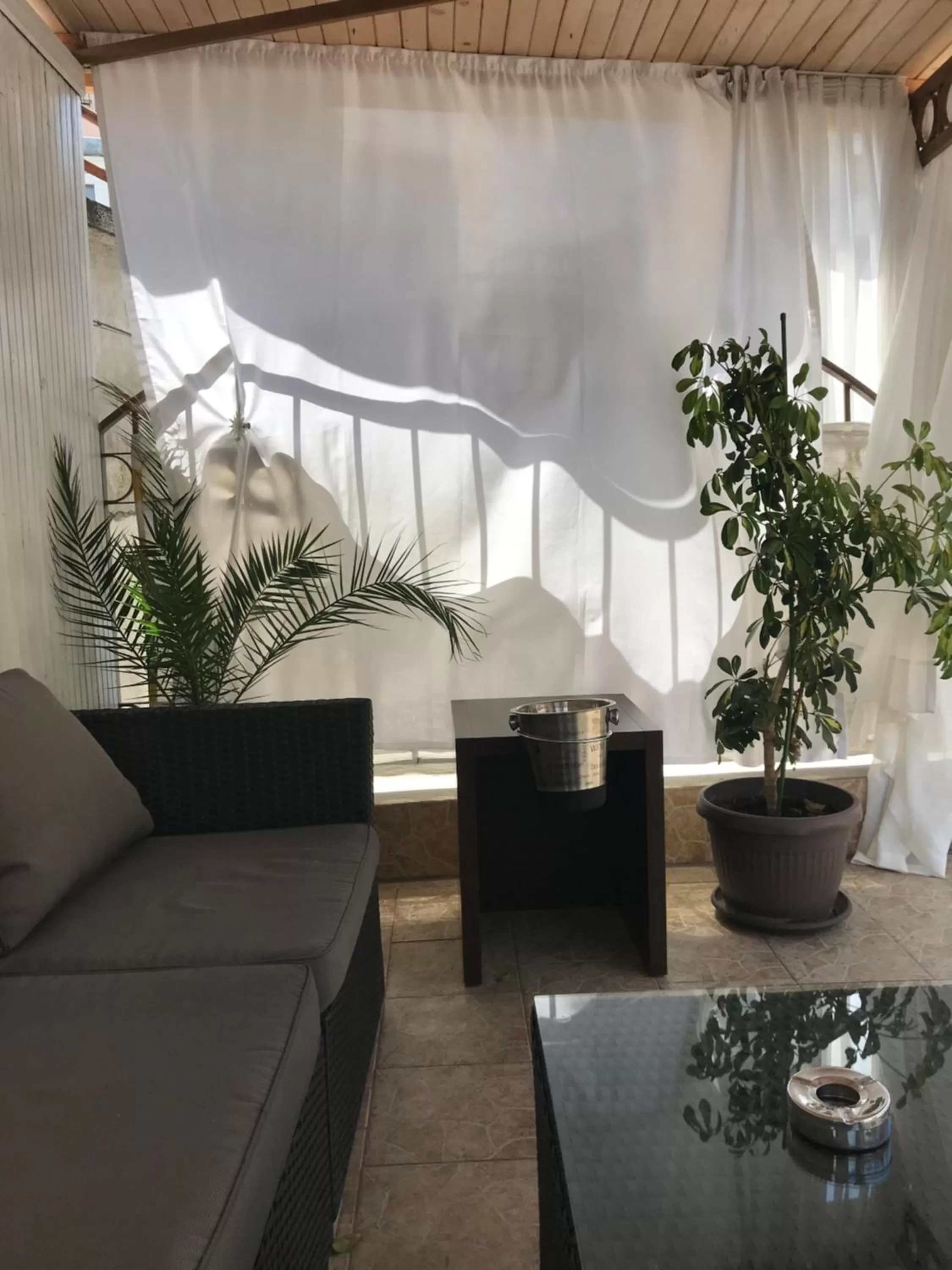 Balcony/Terrace, Seating Area in White Rose Family Guest House