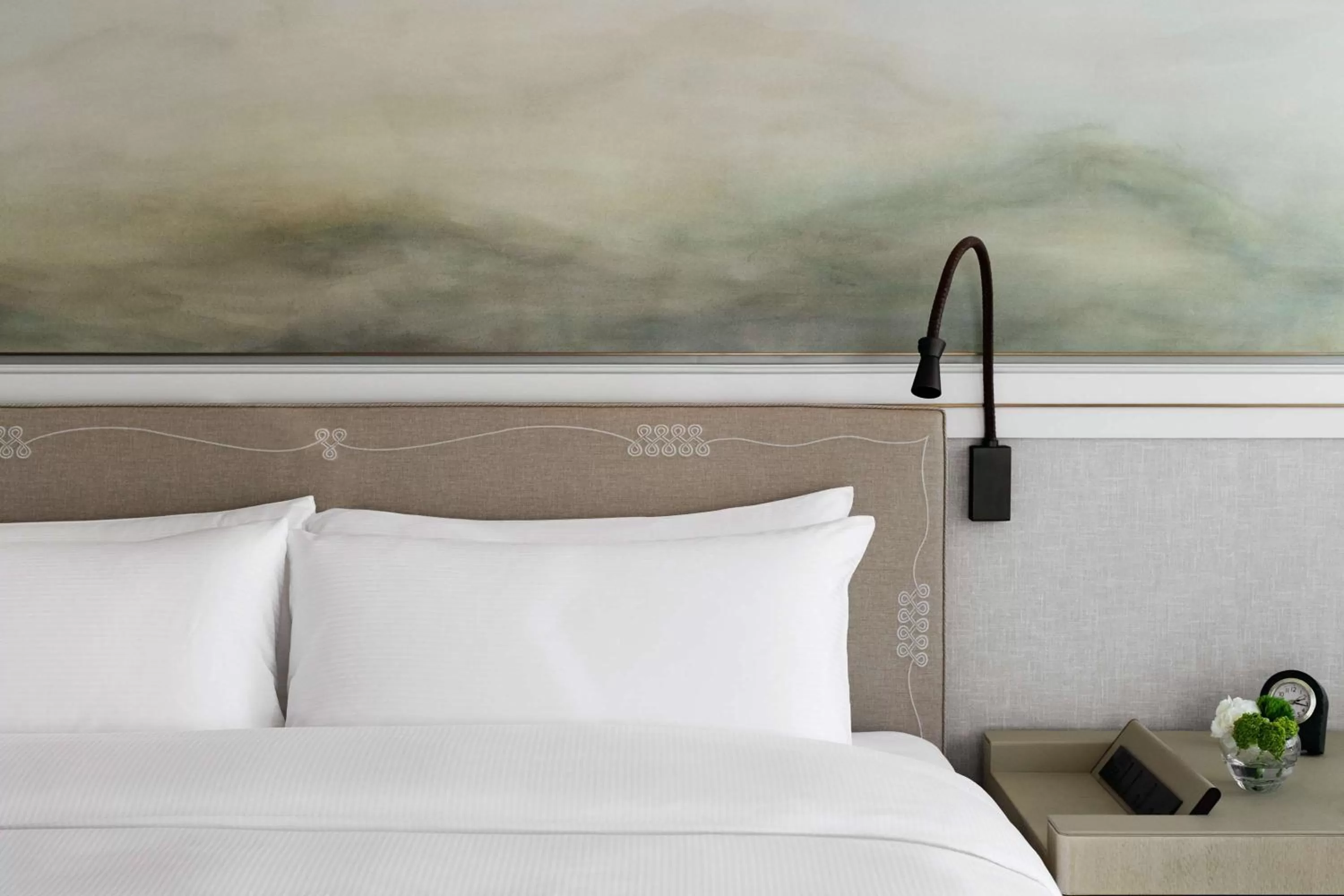 Bedroom, Bed in Island Shangri-La, Hong Kong